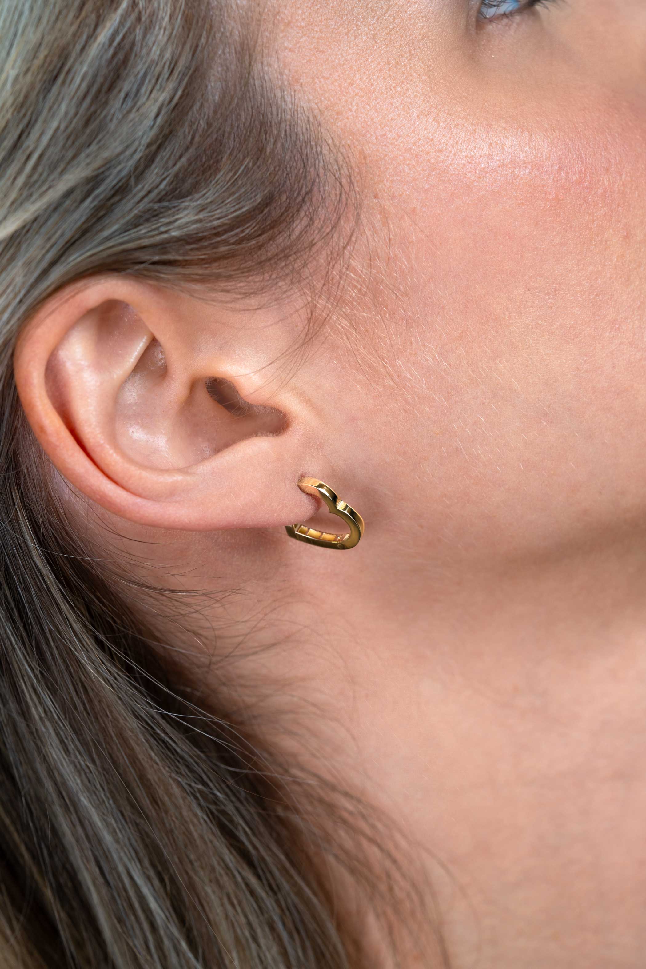 15mm ZINZI Gold 14 krt gouden oorringen in hartvorm met luxe klapsluiting 2mm vierkante buis ZGO574
