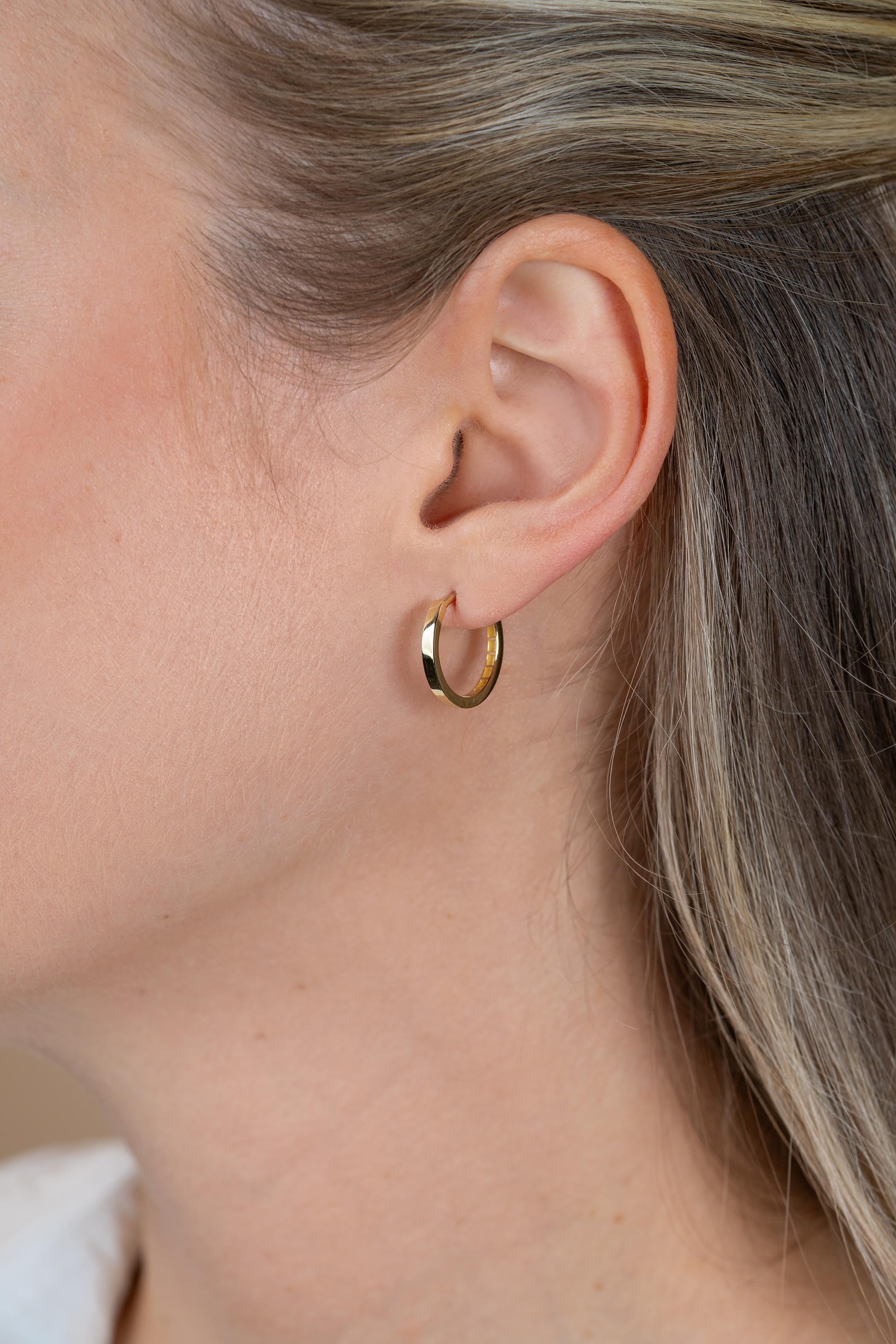 17mm ZINZI Gold 14 krt gouden oorringen met luxe klapsluiting 17mm x 2mm vierkante buis ZGO572
