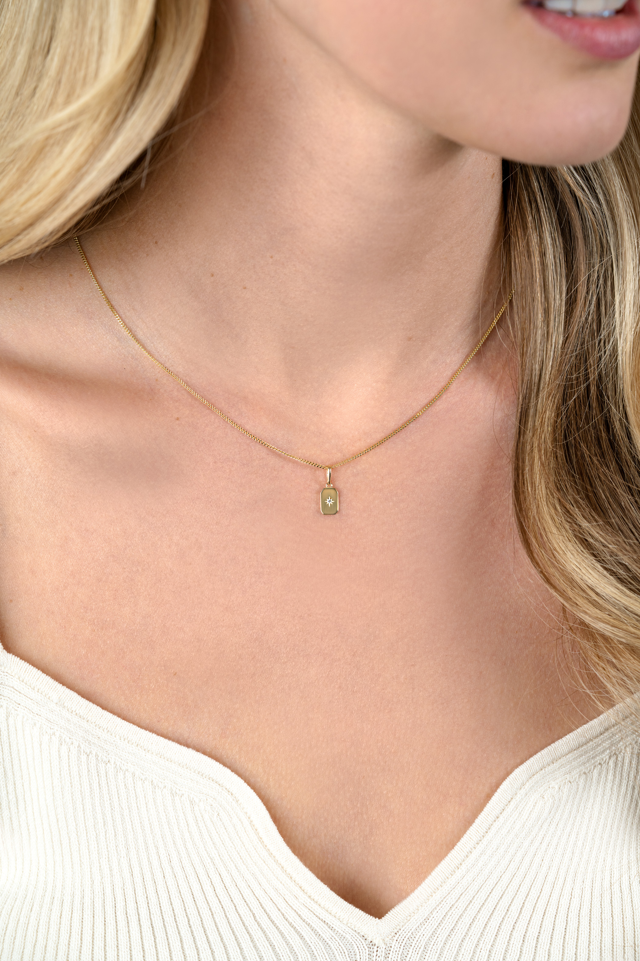 14mm ZINZI Gold 14 krt gouden hanger met rechthoekig plaatje en sterzetting witte zirkonia ZGH510 (zonder collier)