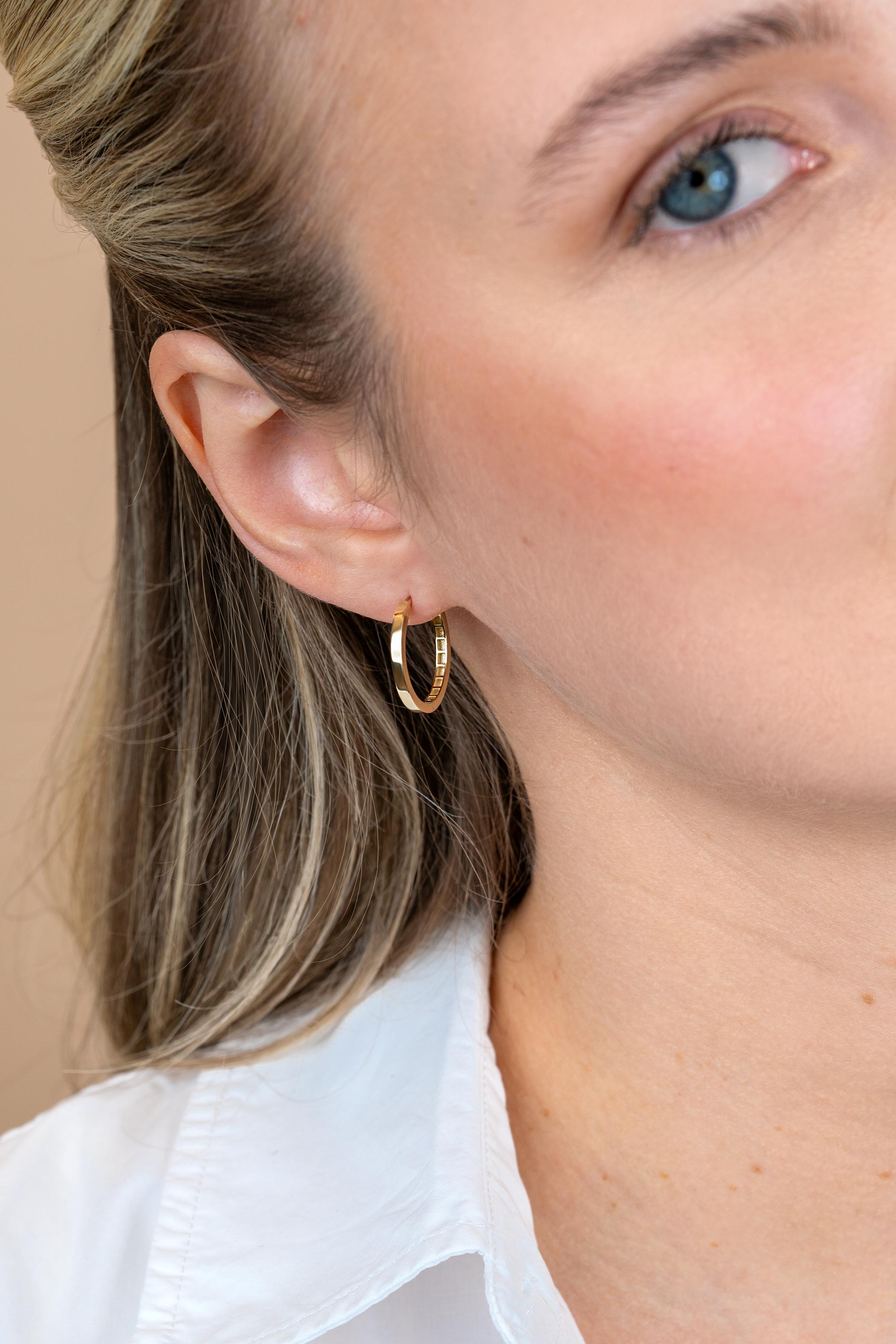 19mm ZINZI Gold 14 krt gouden oorringen met luxe klapsluiting 2mm vierkante buis ZGO573