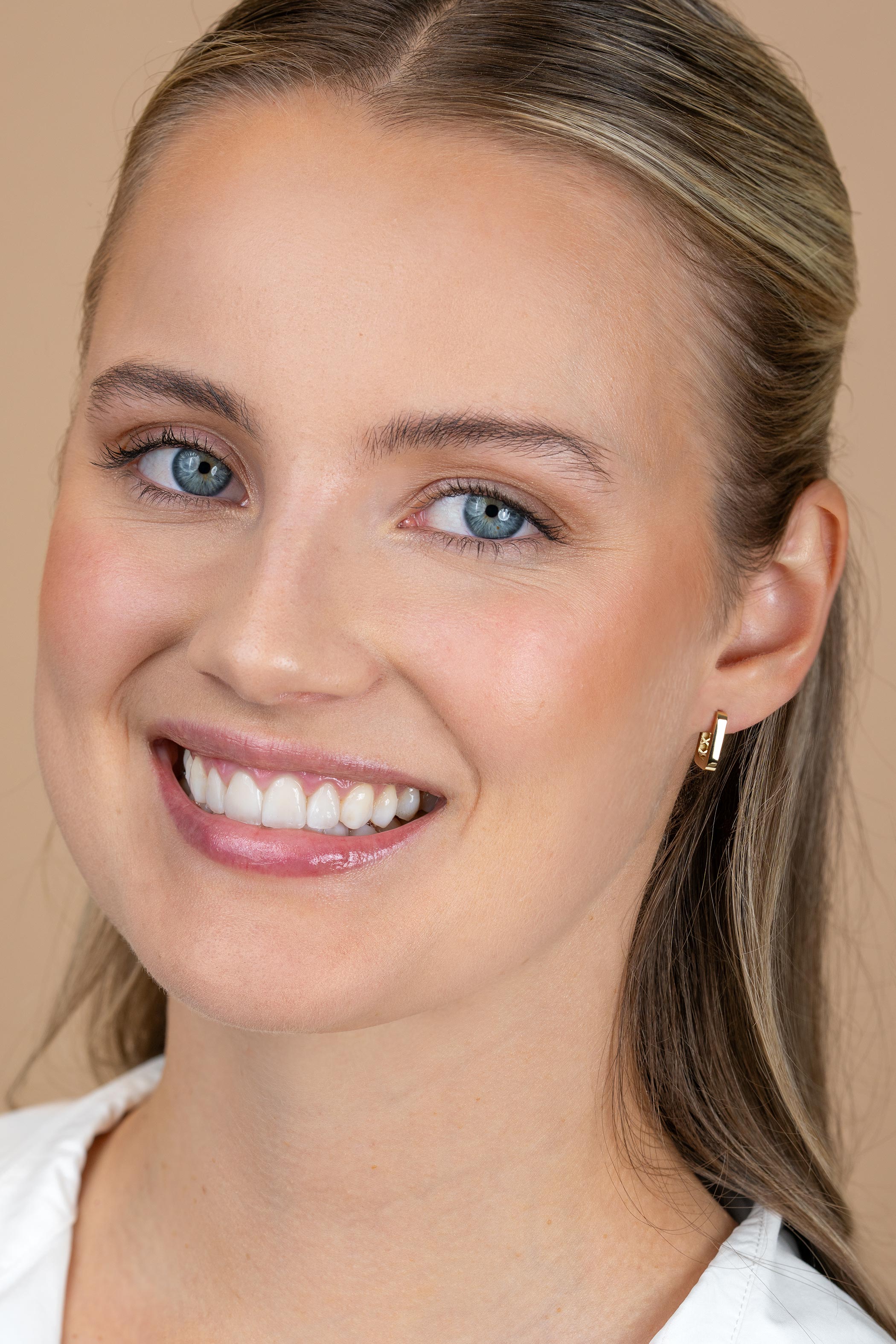 13mm ZINZI Gold 14 krt gouden rechthoekige oorringen met luxe klapsluiting 2mm vierkante buis ZGO575