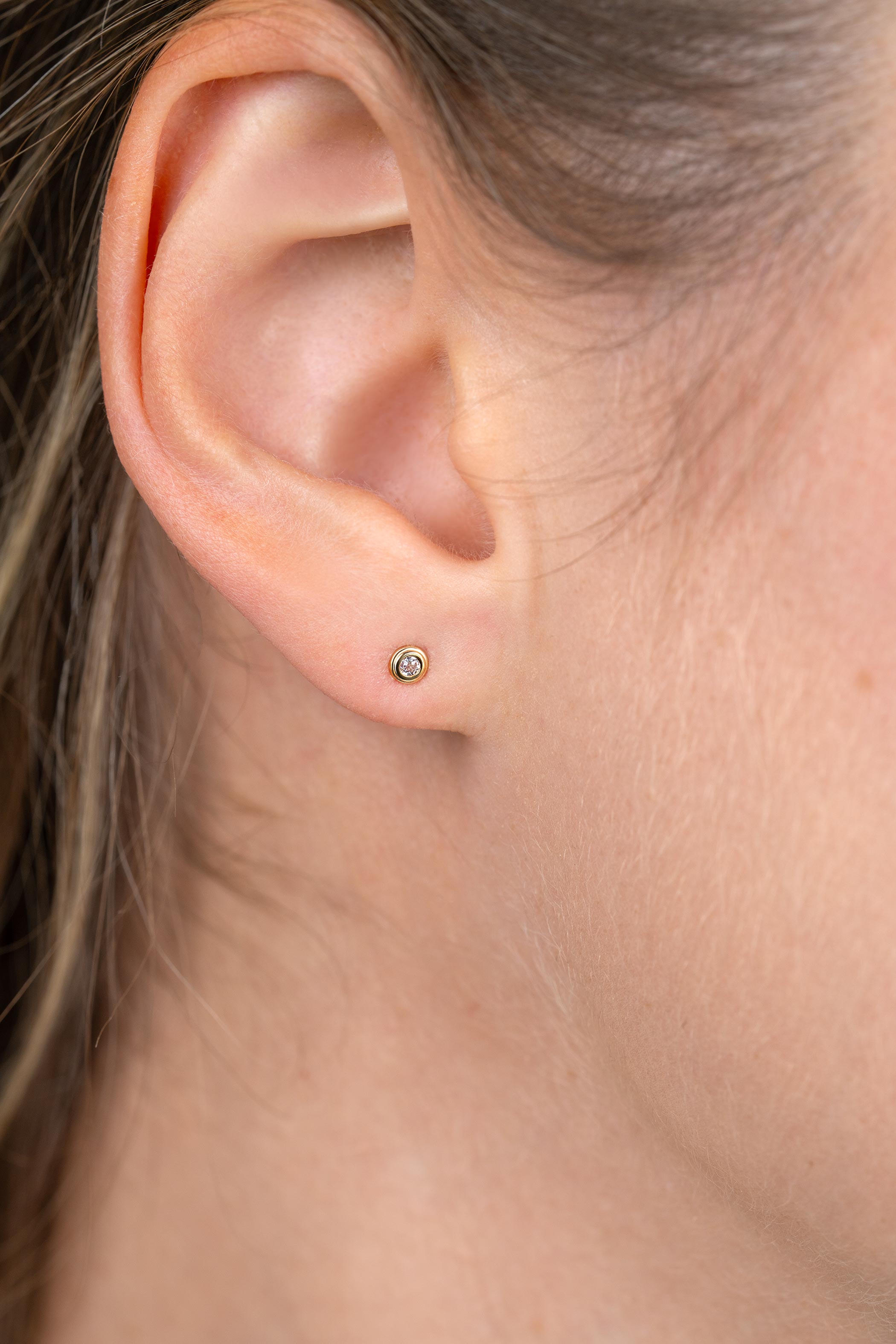 3mm ZINZI Gold 14 krt gouden oorstekers met ronde witte zirconia in bewerkt kastje ZGO560