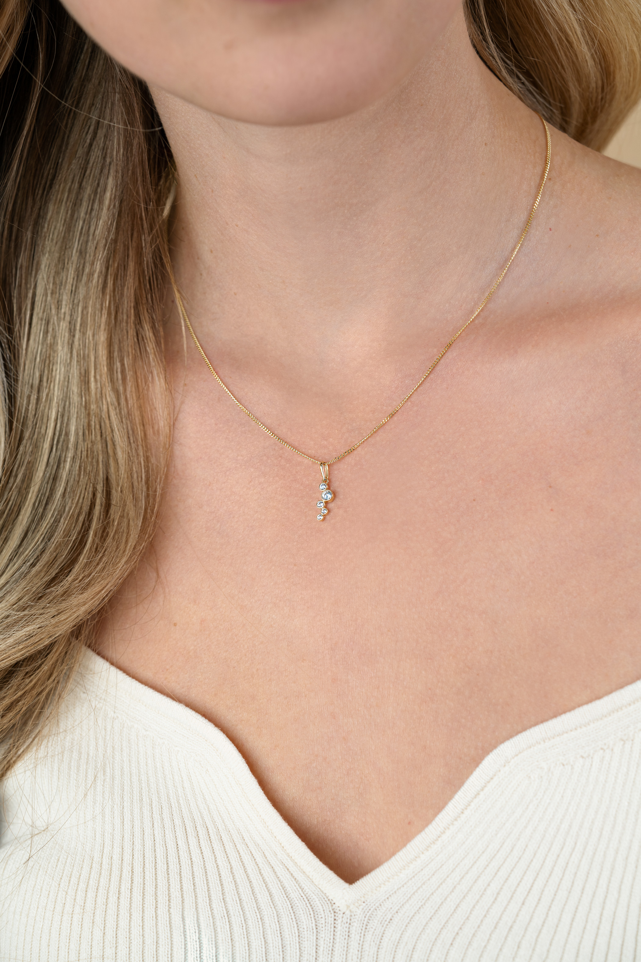 17mm ZINZI Gold 14 krt gouden hanger met ronde zettingen bezet met witte zirkonia's ZGH513 (zonder collier)