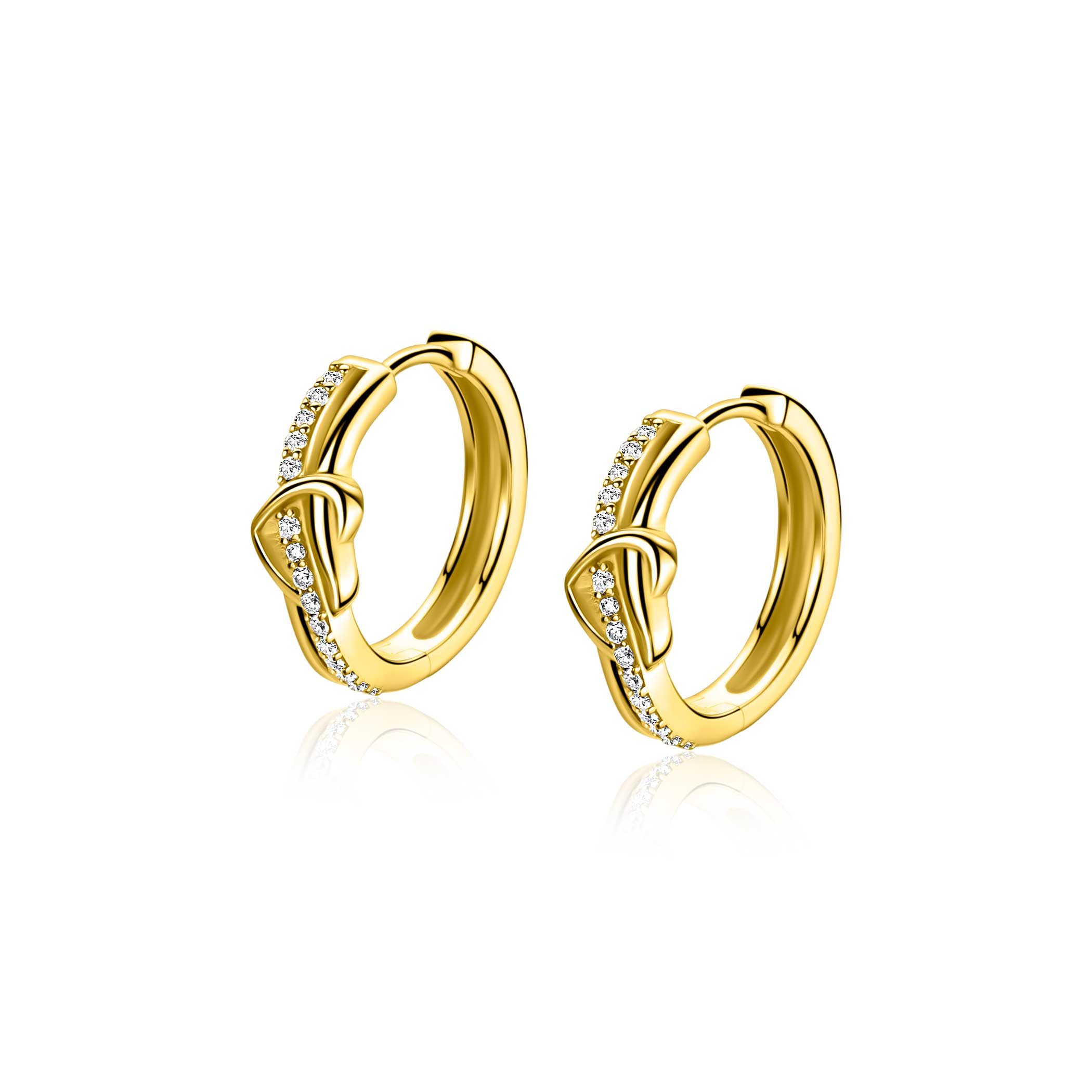 15mm ZINZI gold plated zilveren oorringen met een opengewerkt sierlijk hart waarbij een rij witte zirkonia’s vloeiend door het hart loopt, luxe klapsluiting ZIO2874Y
