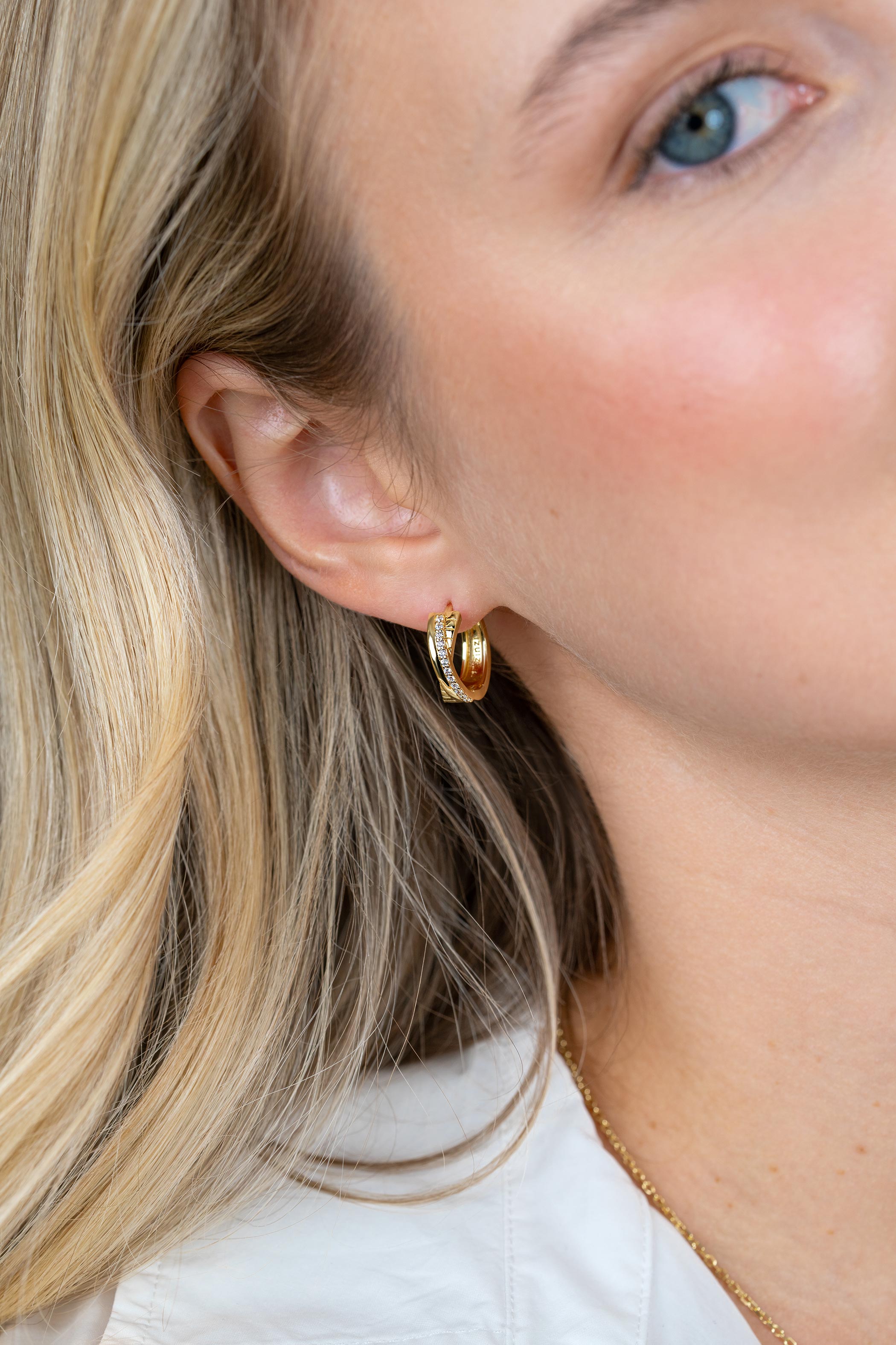 16,5mm ZINZI goldplated zilveren cross-over oorringen met luxe scharniersluiting 5mm breed ZIO2801