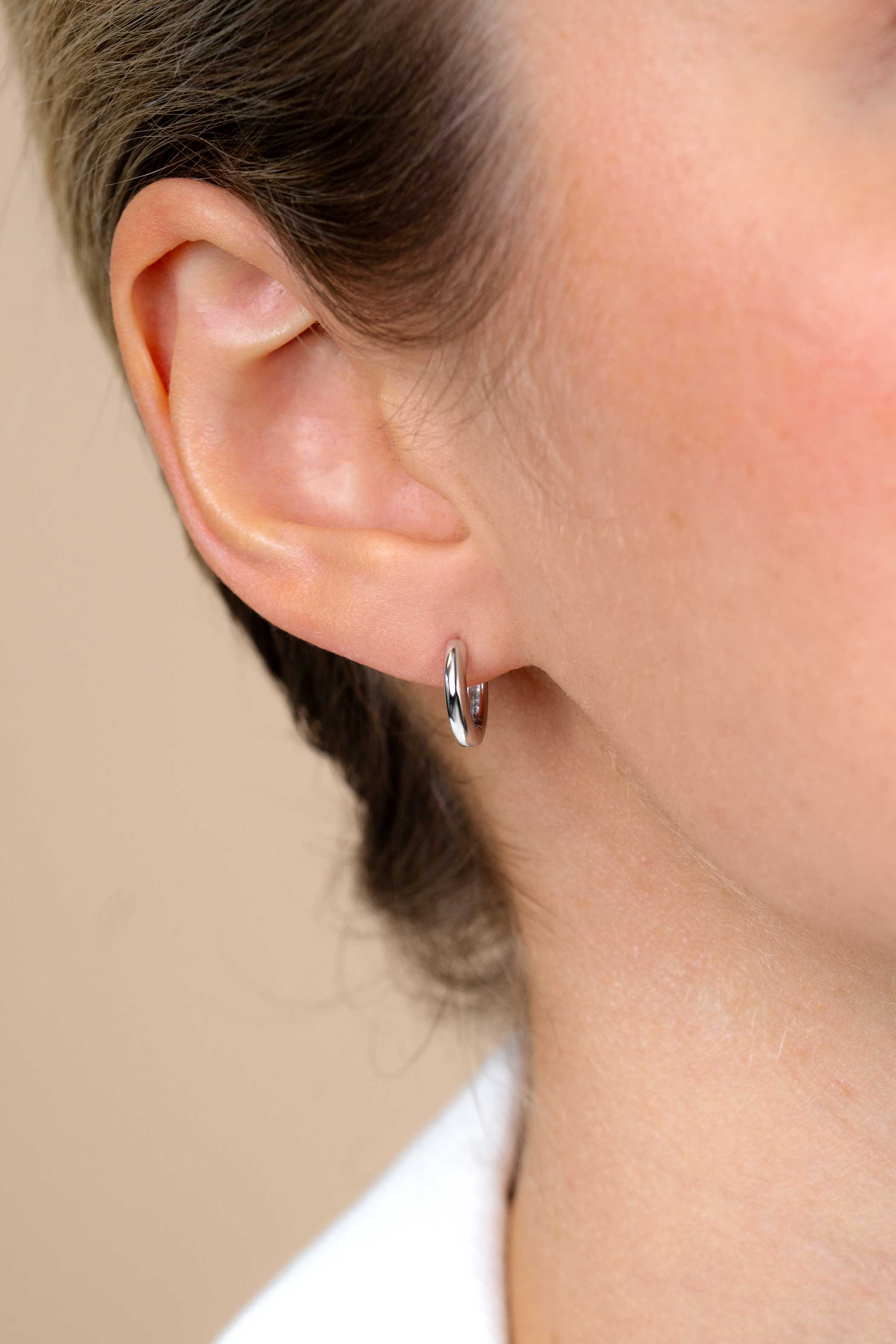 Zinzi zilveren oorringen 12 x 2mm glad met luxe klapsluiting  ZIO194
