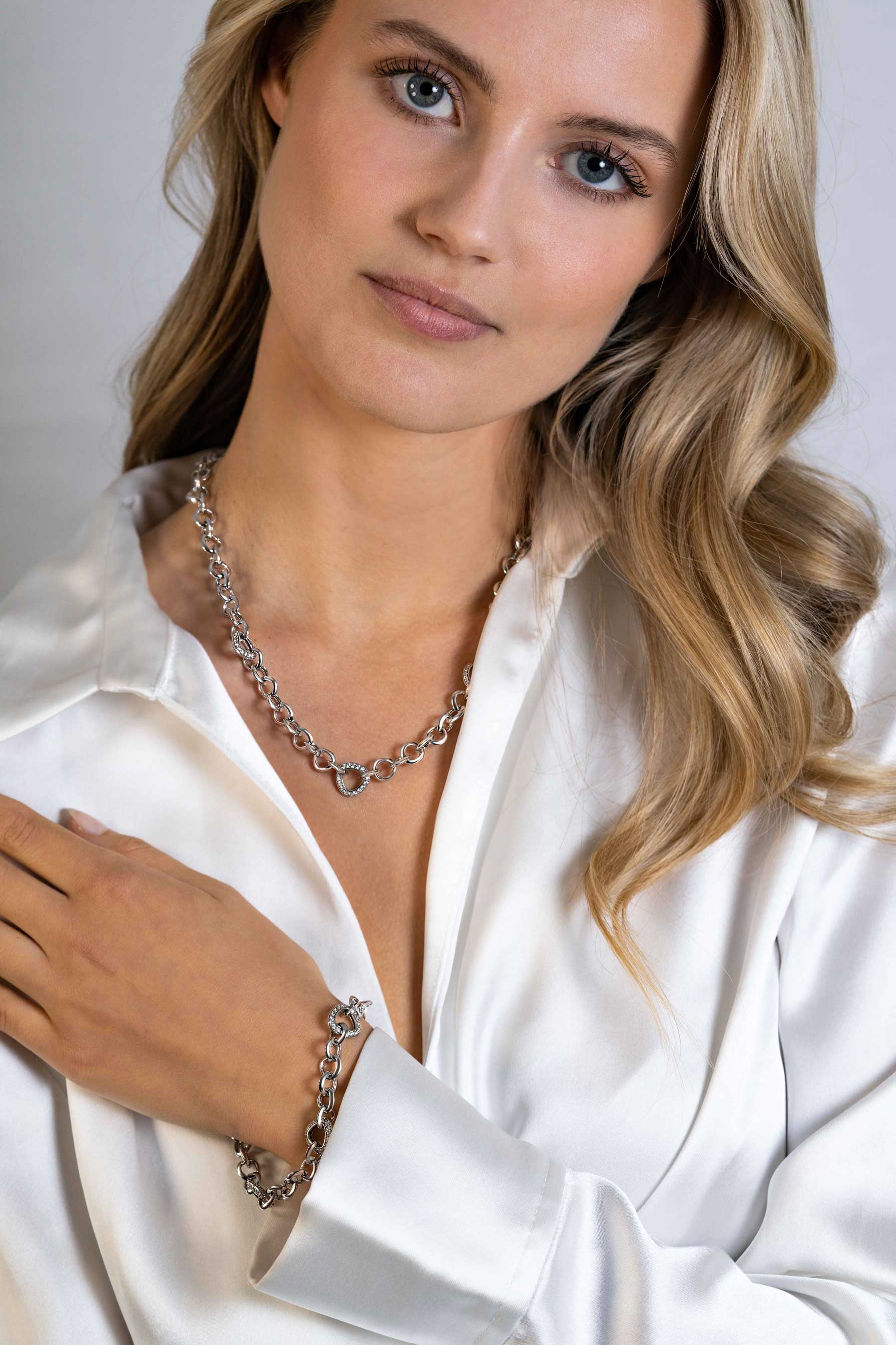 ZINZI luxe zilveren collier met driehoek schakels, bezet met witte zirconia's 45 cm ZIC2388
