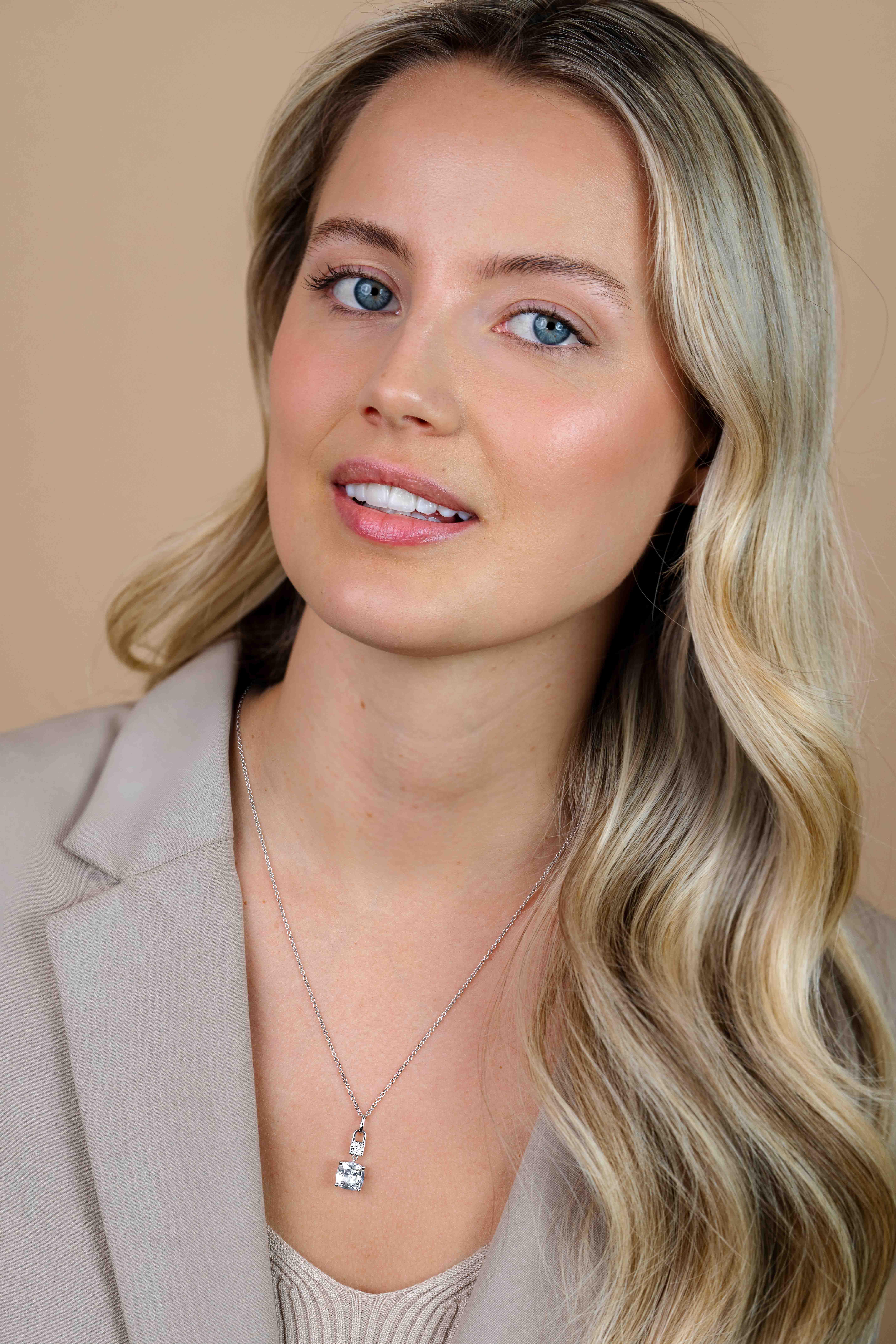 ZINZI zilveren hanger met vierkante witte zirconia en pavé zettingen 24mm ZIH2268 (zonder collier)