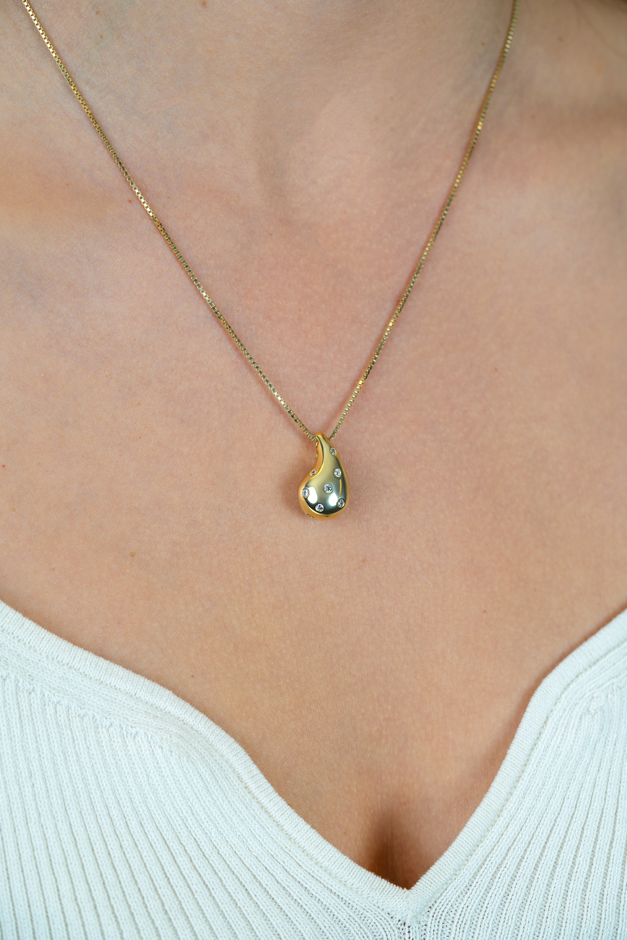 ZINZI gold plated zilveren venetiaanse ketting 45-48cm met druppelvormige hanger 20mm, bezet met witte zirkonia's ZIC2708Y