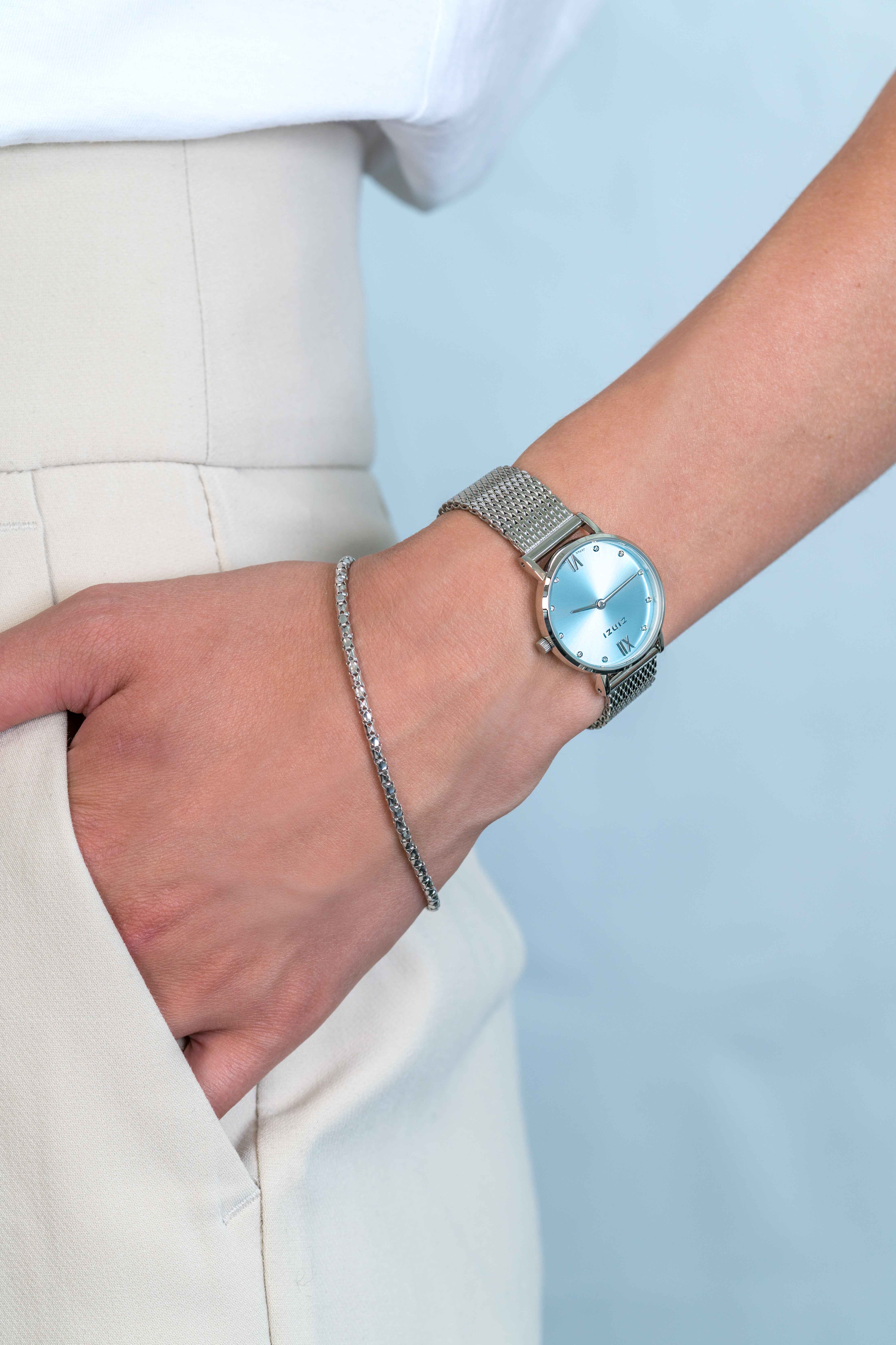 ZINZI Lady Crystal horloge ice blue wijzerplaat en kast stalen mesh band, witte crystals bij uuraanduiding, 28mm extra dun ZIW645M
