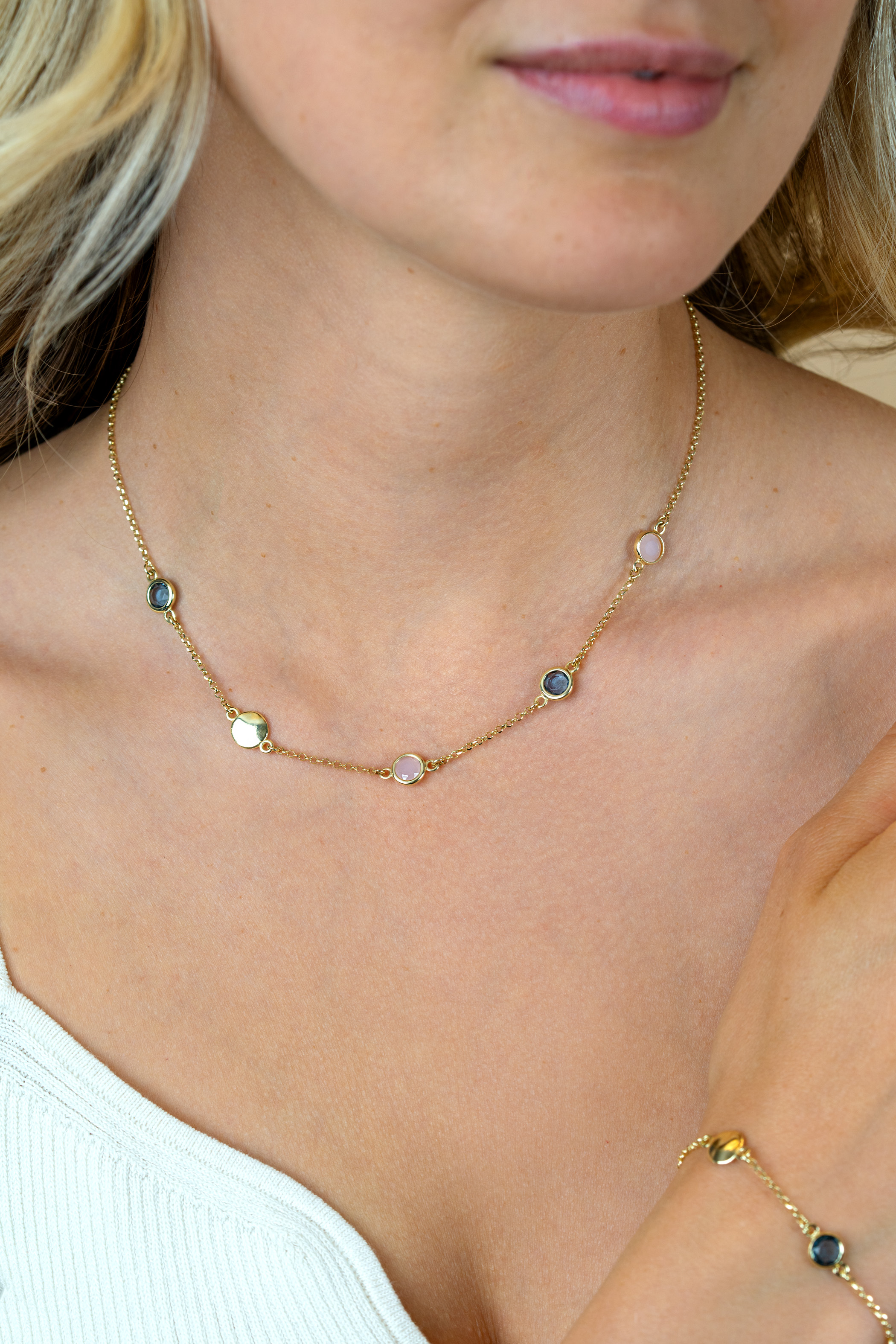 ZINZI gold plated zilveren ketting 40–45cm met rondjes, bezet met blauwe en roze kleurstenen ZIC2715G