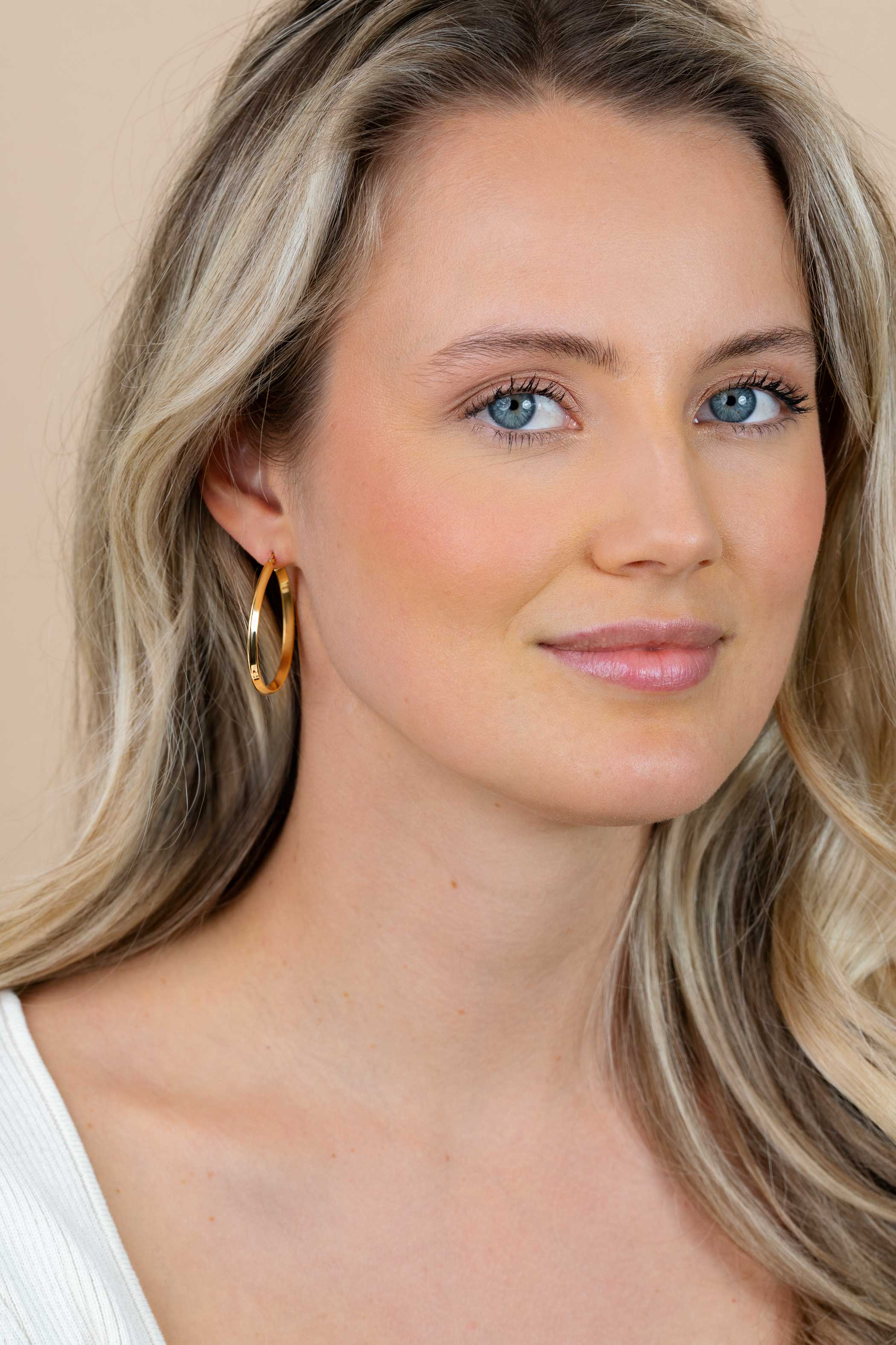 35mm ZINZI gold plated zilveren oorringen met gladde buis 3mm breed en handige bovensluiting ZIO2857G