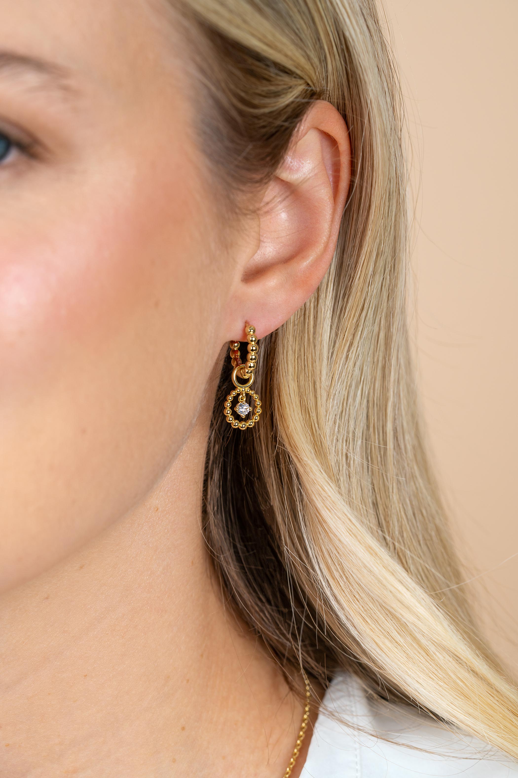 10mm ZINZI goldplated zilveren oorbedels met bolletjes en bungelende witte zirkonia ZICH2816 (zonder oorringen)