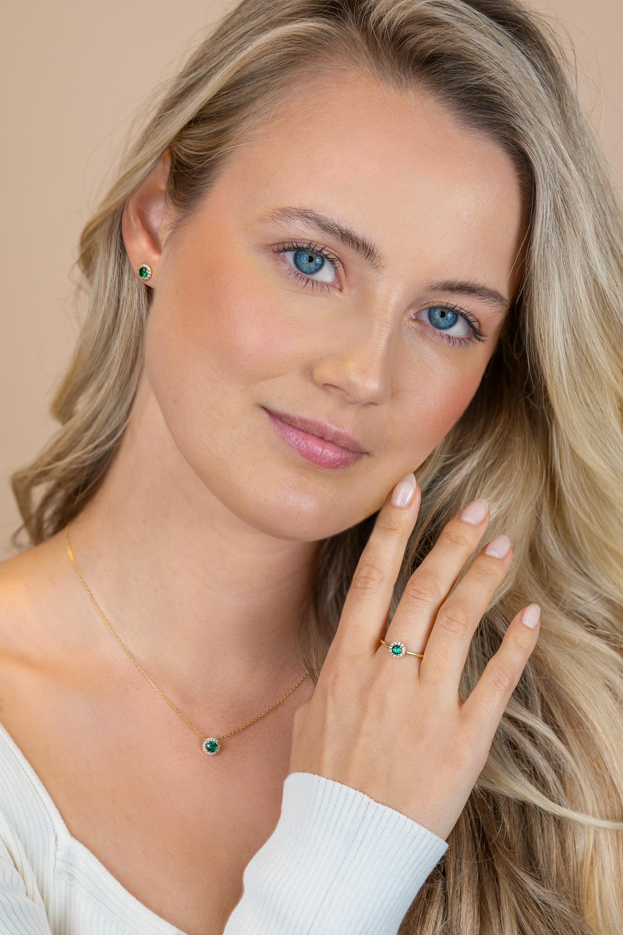 ZINZI goldplated zilveren ketting 45cm met smaragdgroene kleursteen in entourage zetting ZIC2697G