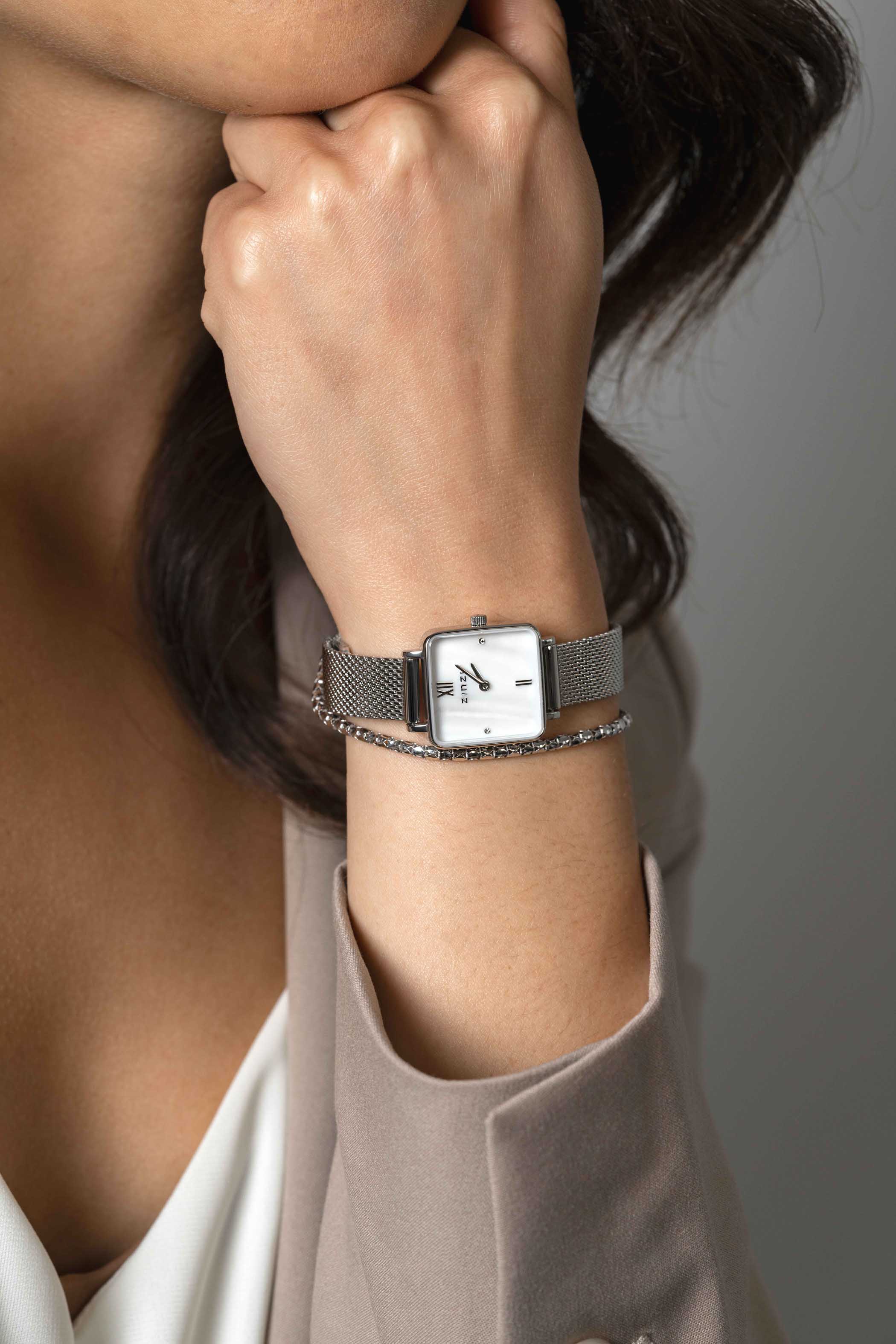 ZINZI Square Mini horloge witte parelmoer wijzerplaat en vierkante zilverkleurige kast stalen mesh band 22mm extra dun ZIW1717