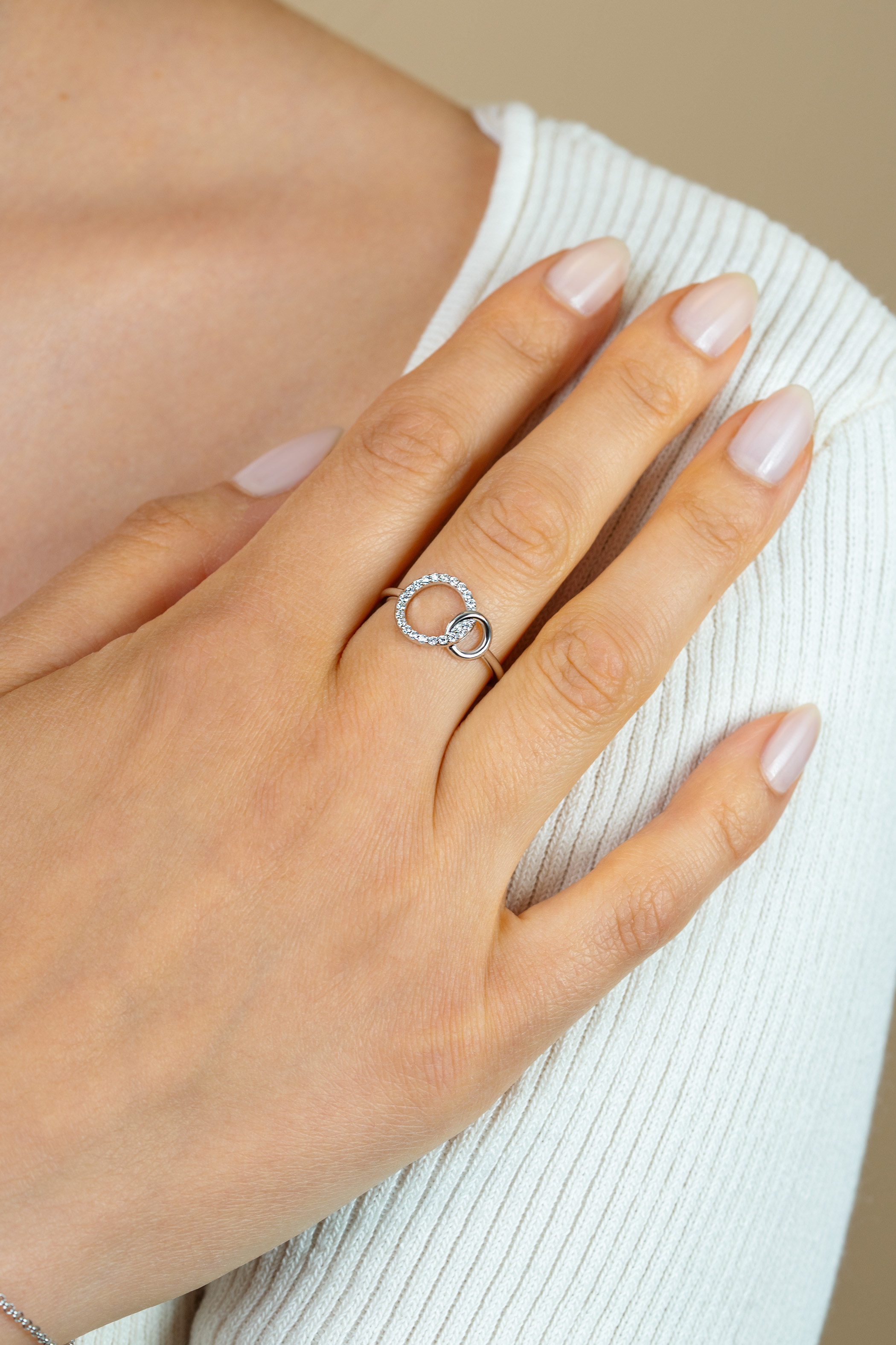 ZINZI zilveren ring 2 ronde vormen verbonden wit ZIR1782
