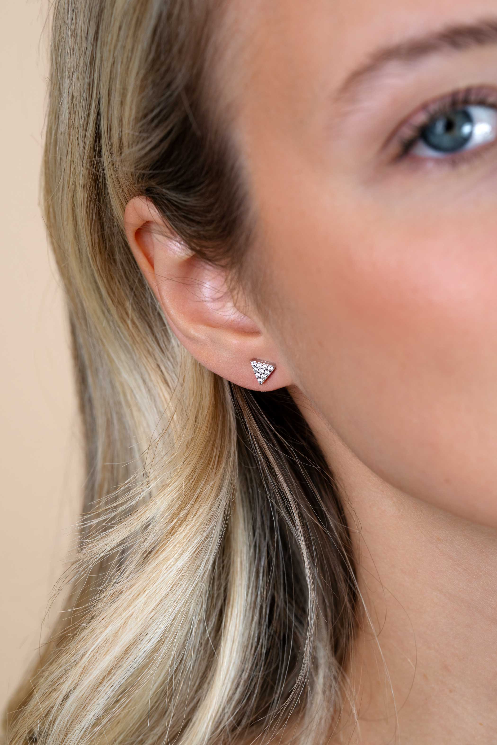 ZINZI zilveren oorknoppen driehoek wit 6mm ZIO1375Z