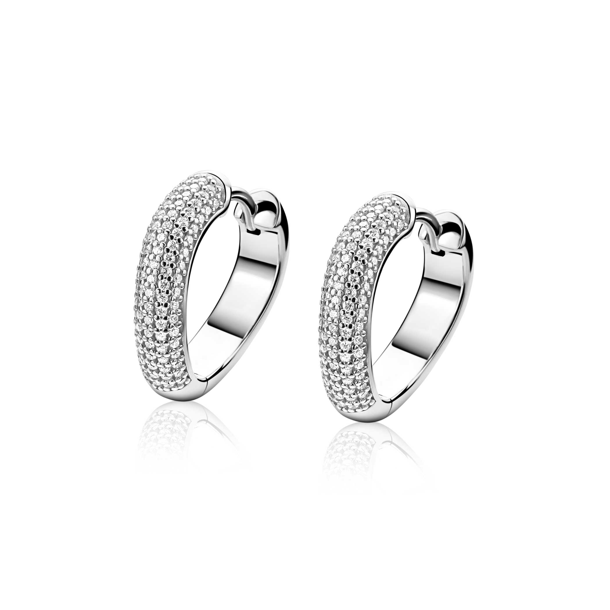 17mm ZINZI zilveren oorringen volledig bezet met pavé gezette witte zirkonia’s in een vloeiende lijn, luxe klapsluiting ZIO2883