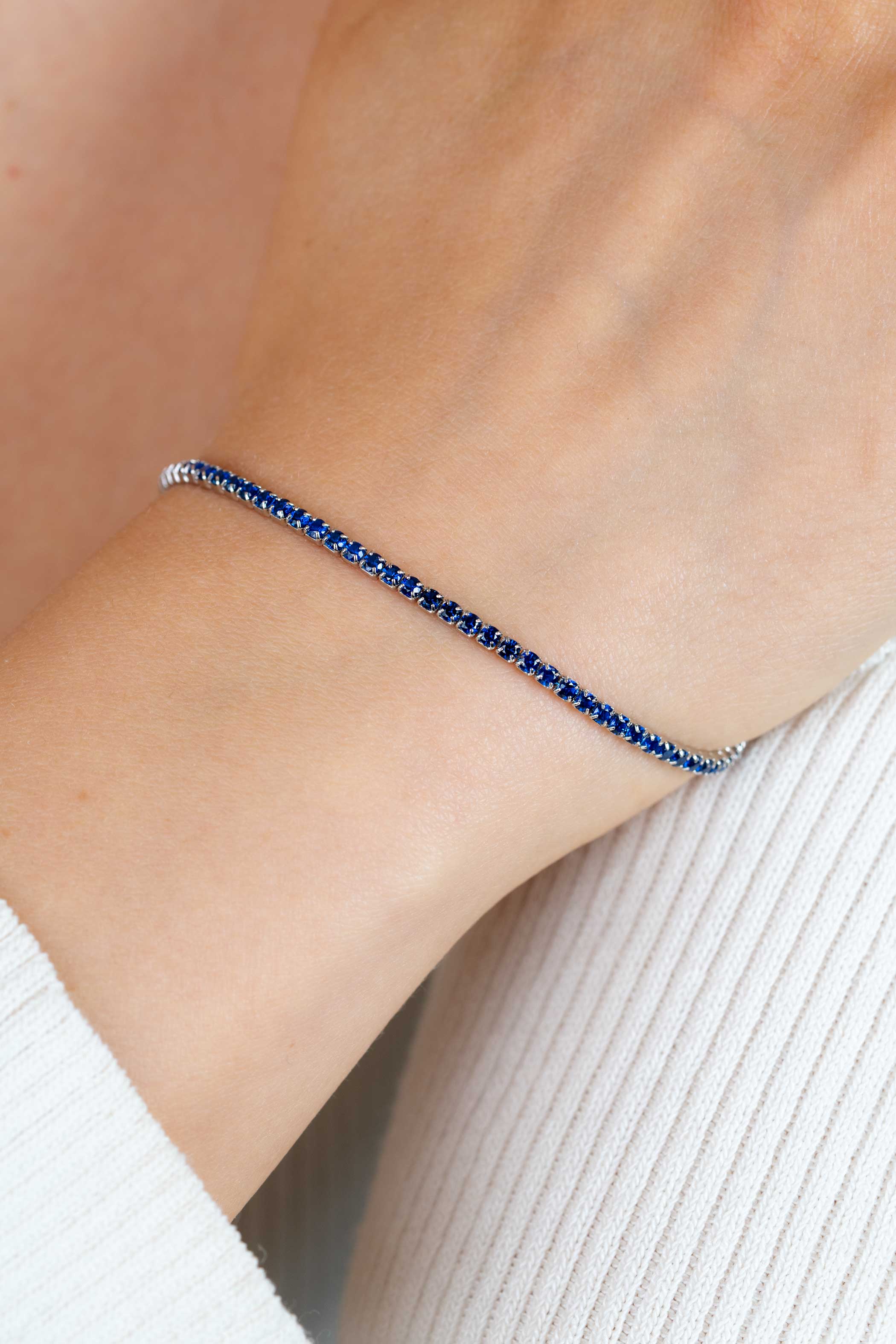 ZINZI zilveren tennis armband 2,1mm breed met rijzetting saffierblauwe kleurstenen ZIA2891B