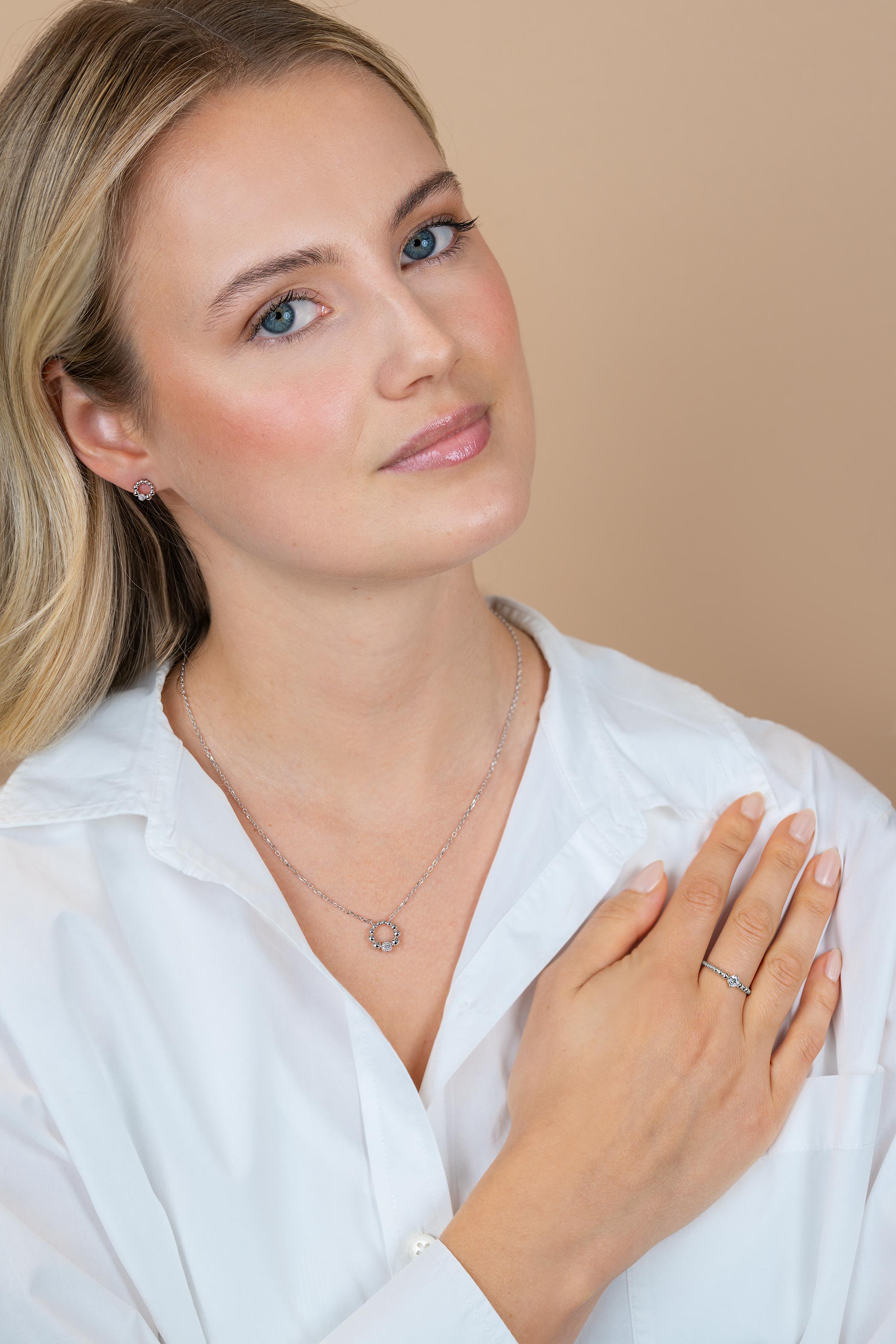 ZINZI zilveren ring met bolletjes motief en witte zirkonia's ZIR2817