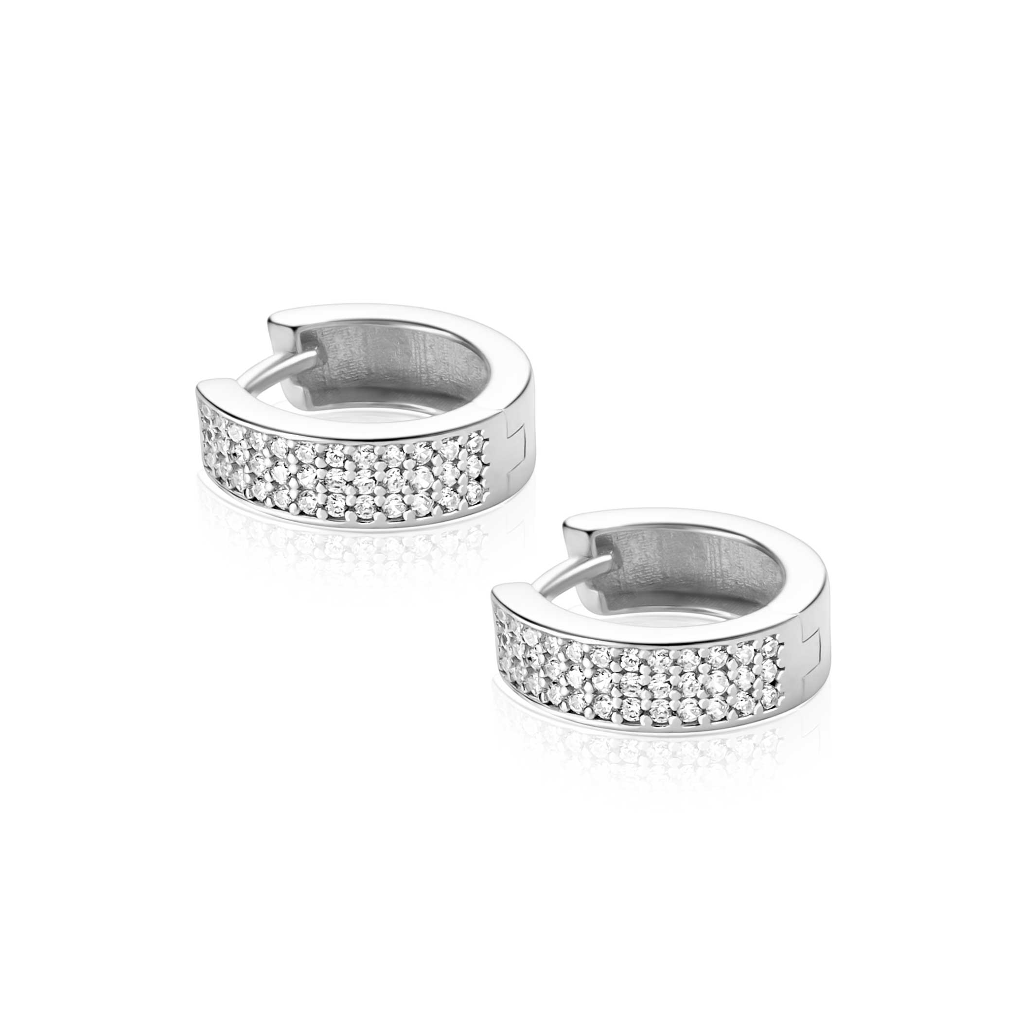 13mm ZINZI zilveren brede oorringen bezet met drie rijen schitterende witte zirkonia’s, luxe klapsluiting ZIO2862