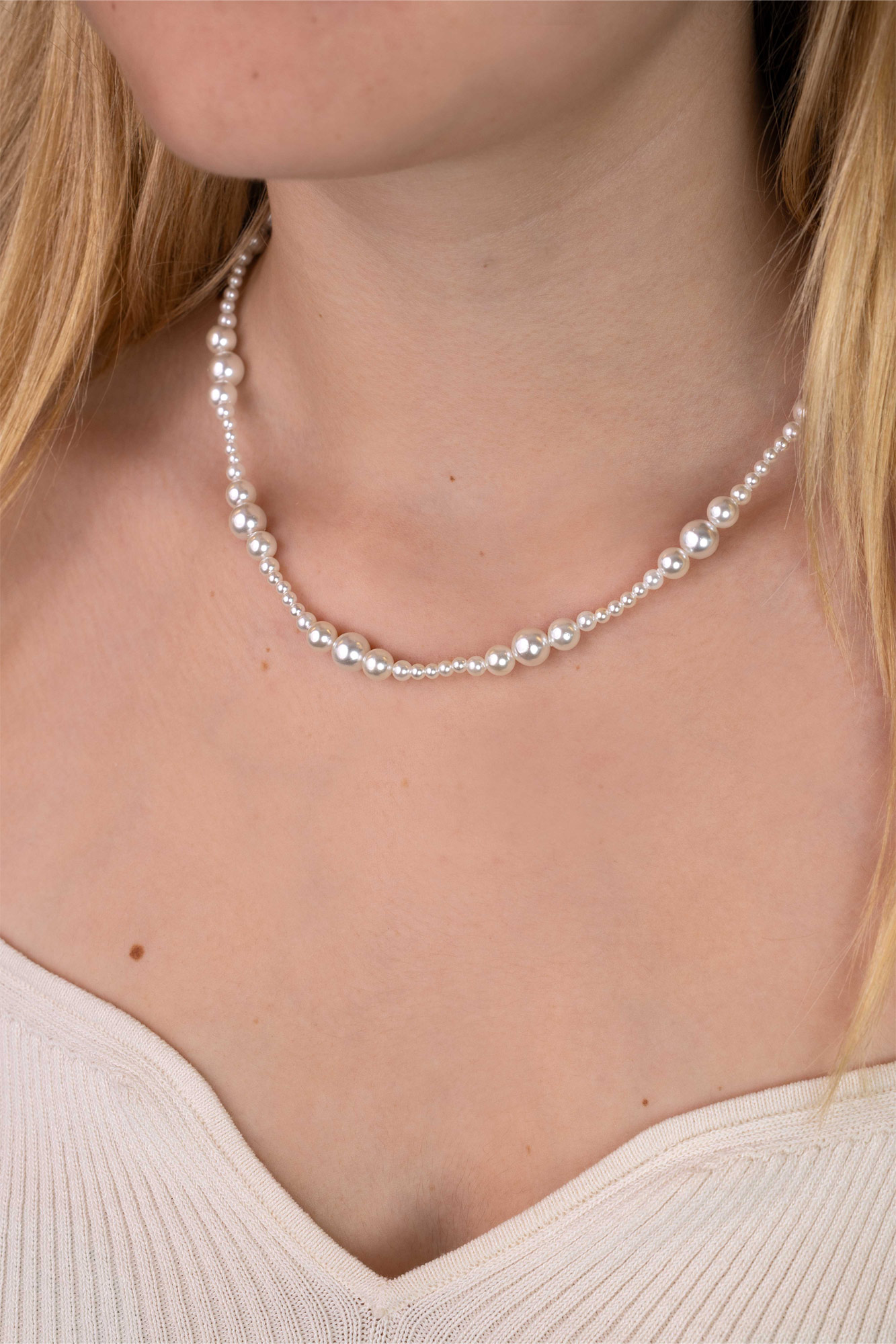 ZINZI gold plated zilveren ketting 45cm met glanzende witte parels in verschillende groottes en speelse opbouw ZIC2908