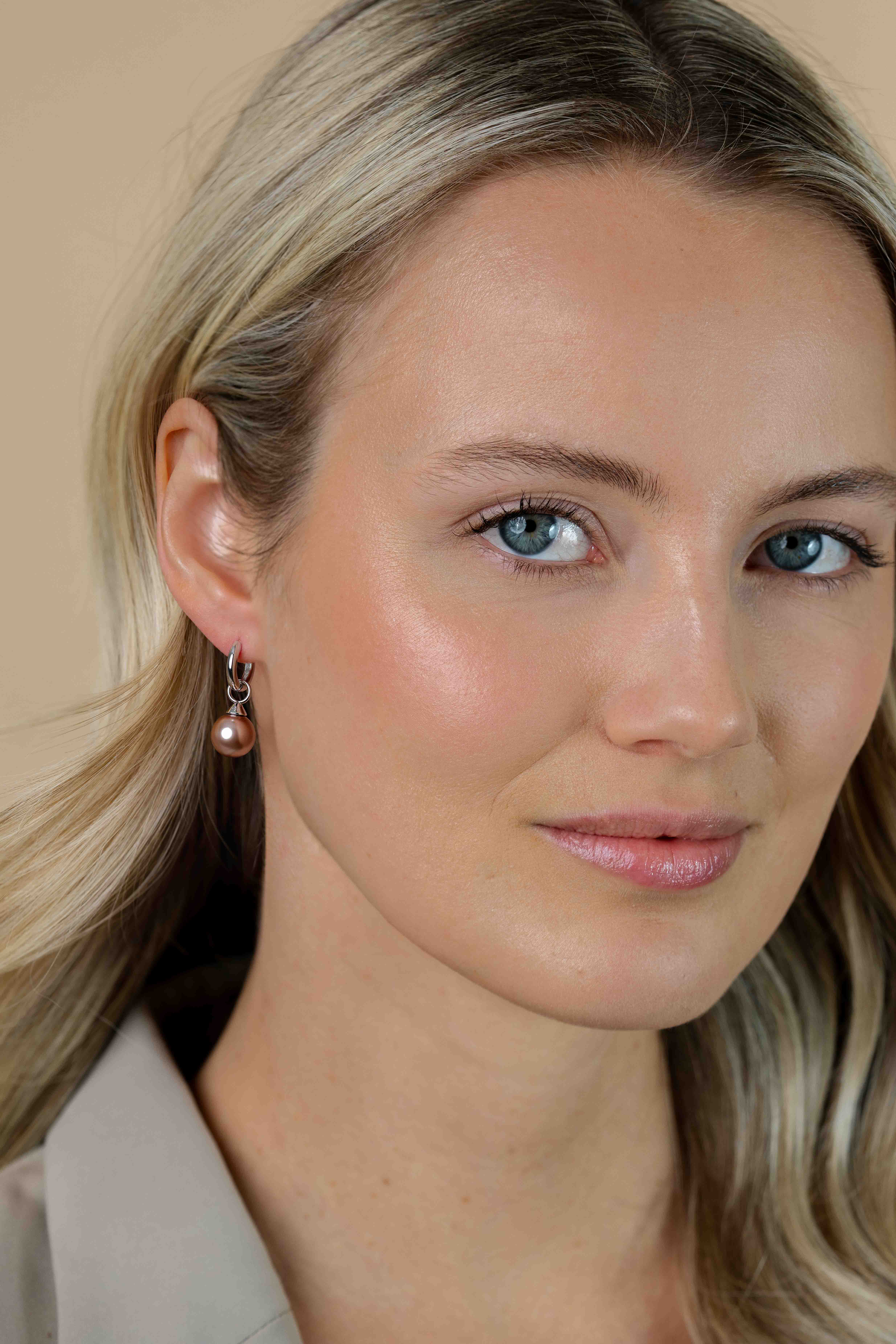 ZINZI zilveren oorbedels parel rond champagne 10mm ZICH266C (zonder oorringen)