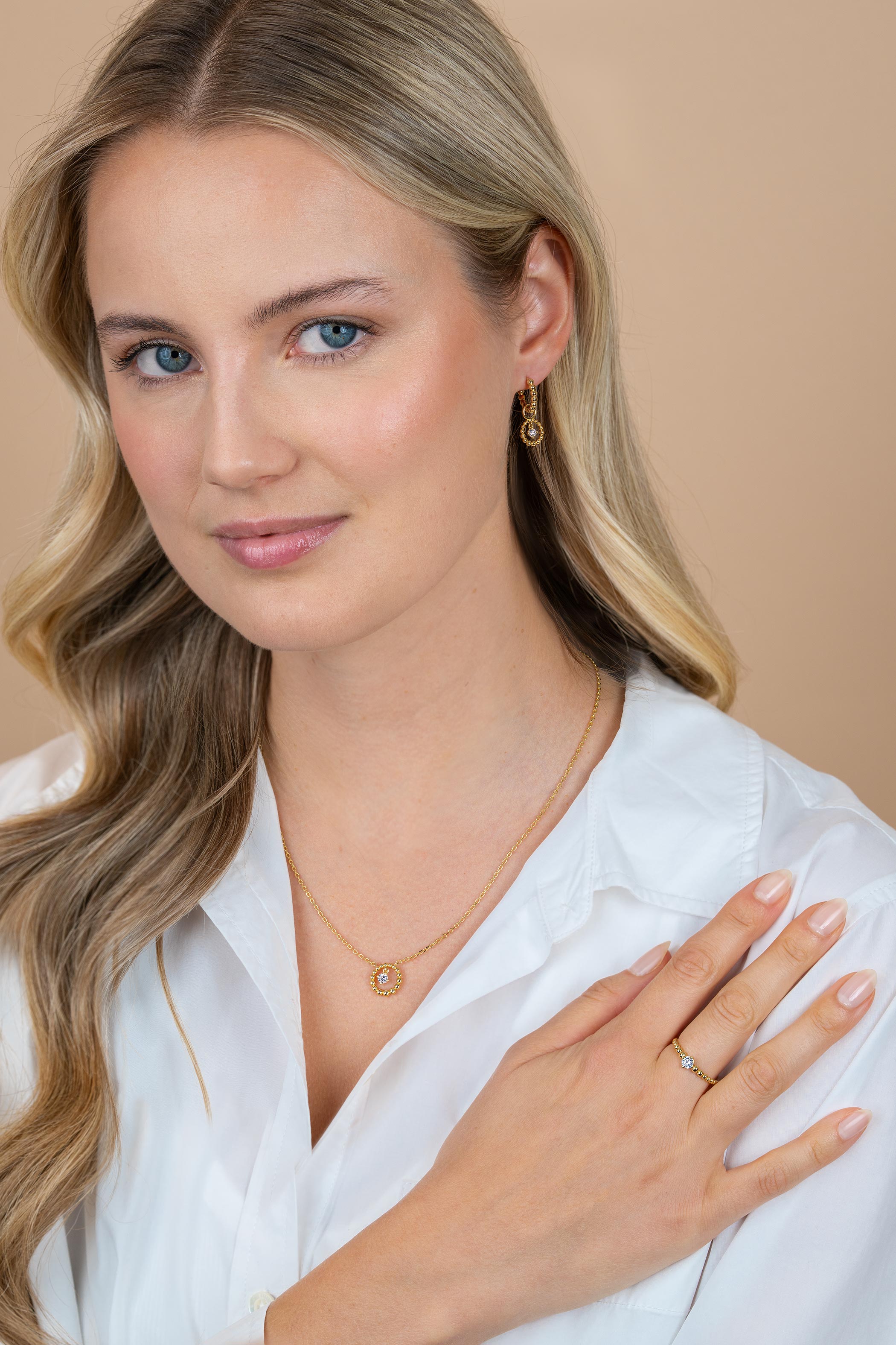 ZINZI goldplated zilveren ring met bolletjes motief en ronde witte zirkonia ZIR2816