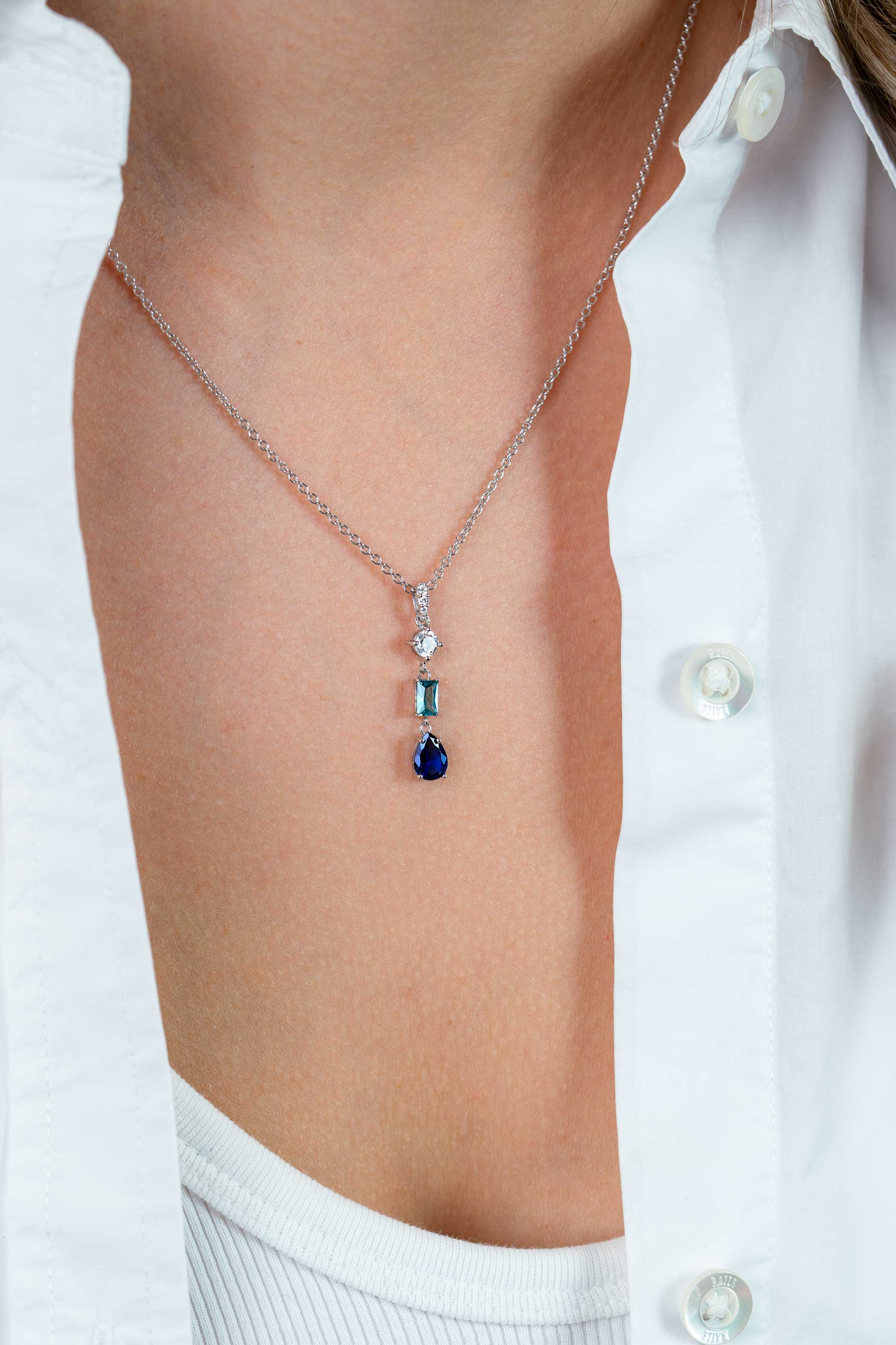 ZINZI zilveren hanger (35mm) met blauwe kleurstenen. In vierkant, ovaal en peervorm. ZIH2397 (zonder collier)