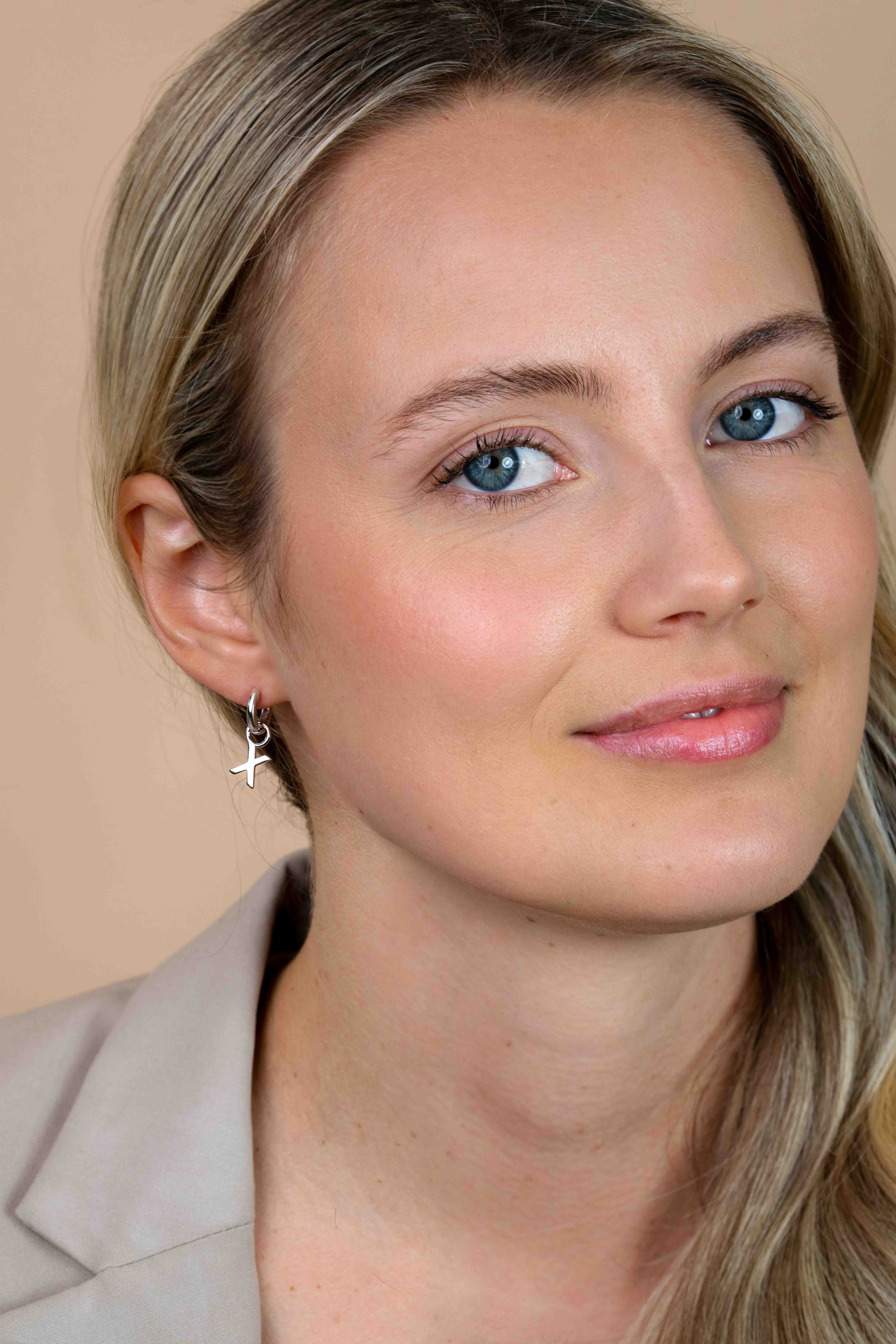 ZINZI zilveren letter oorbedel X per stuk geprijsd ZICH2144X. (zonder oorringen).