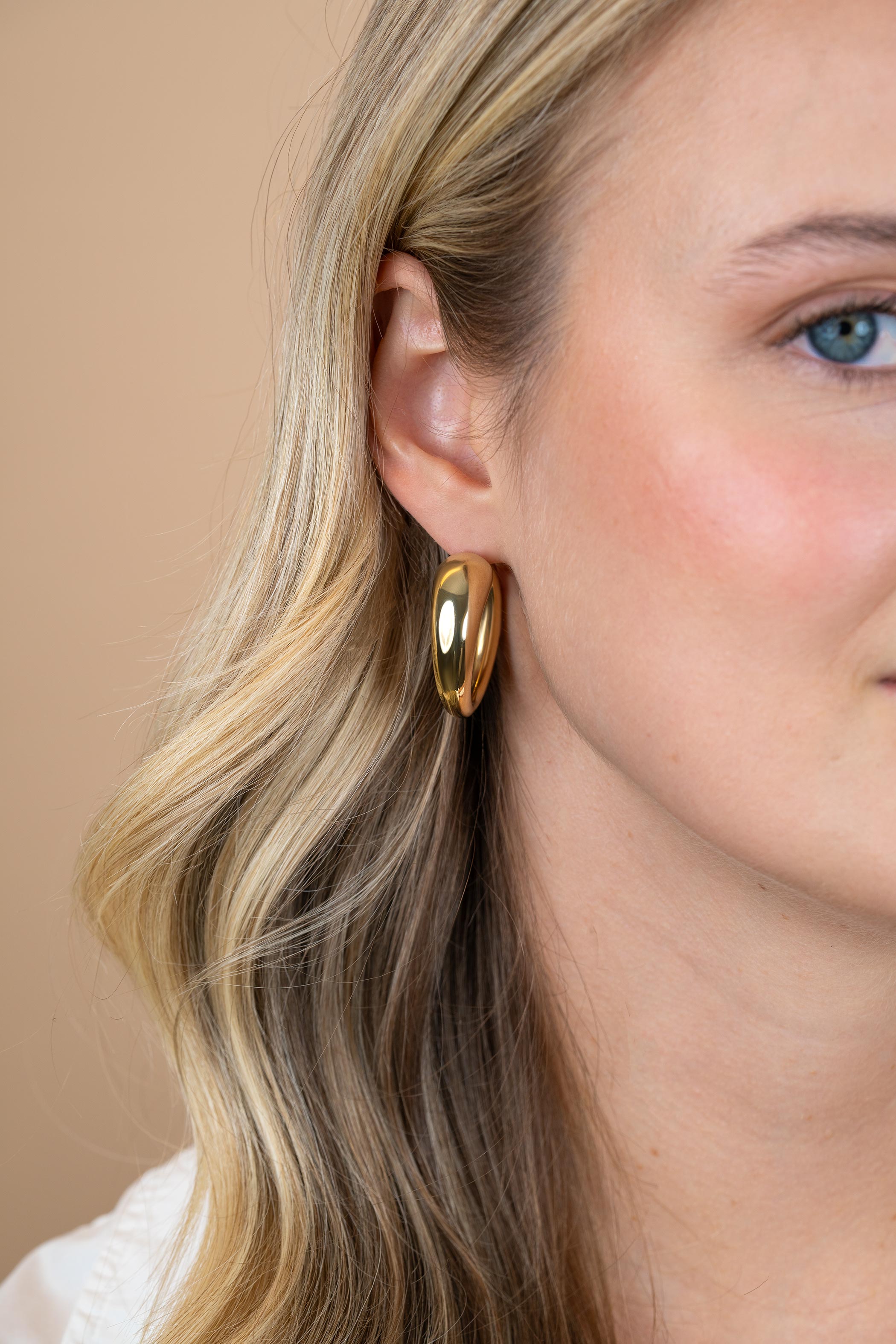 21mm ZINZI goldplated zilveren oorringen met een bolle aflopende vorm en met poussette ZIO2788G