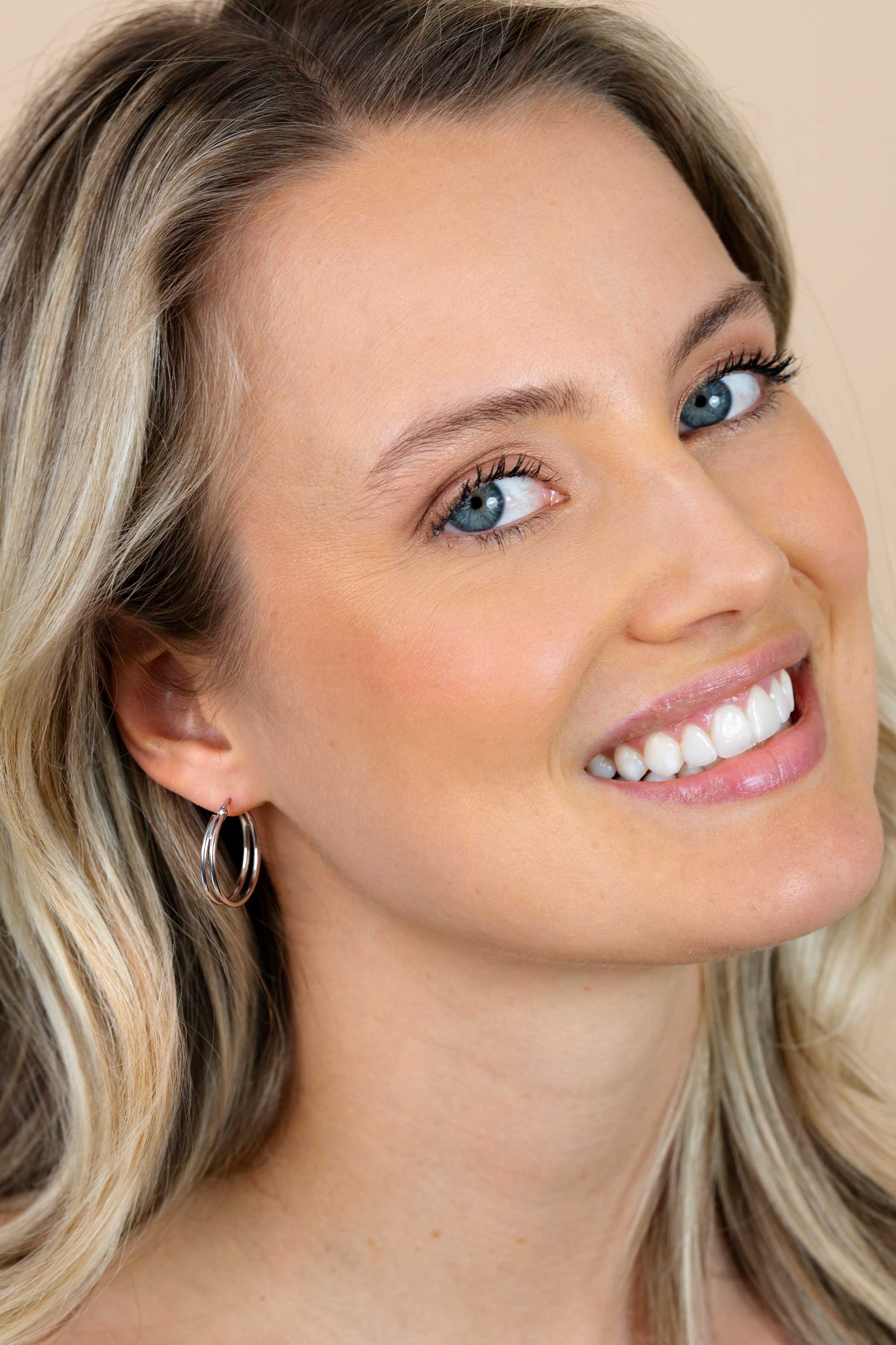 24mm ZINZI zilveren multi-look oorringen met dubbele buis. Met gemakkelijke bovensluiting ZIO2858