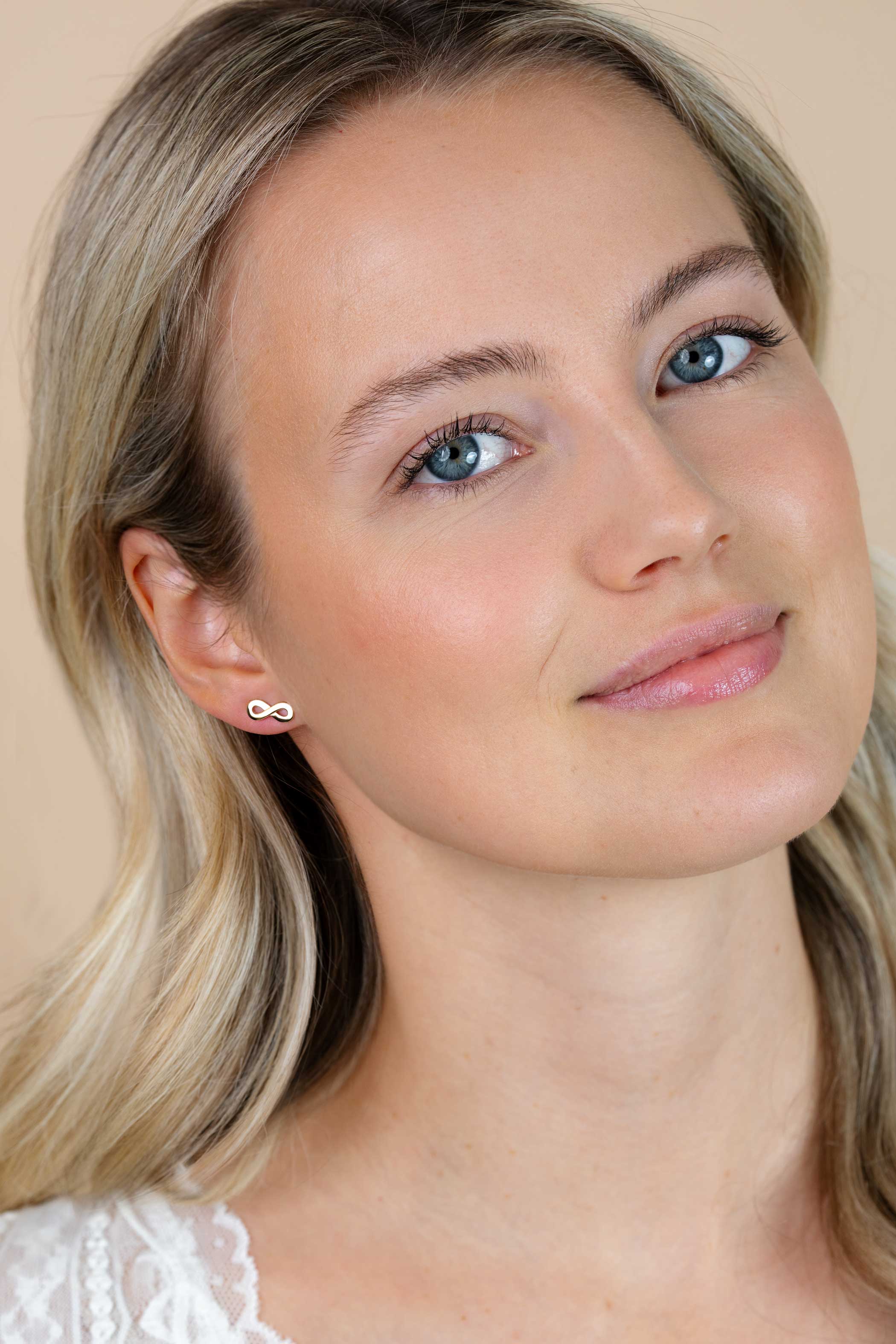 ZINZI zilveren geelgoudvergulde oorknoppen infinity ZIO1065G