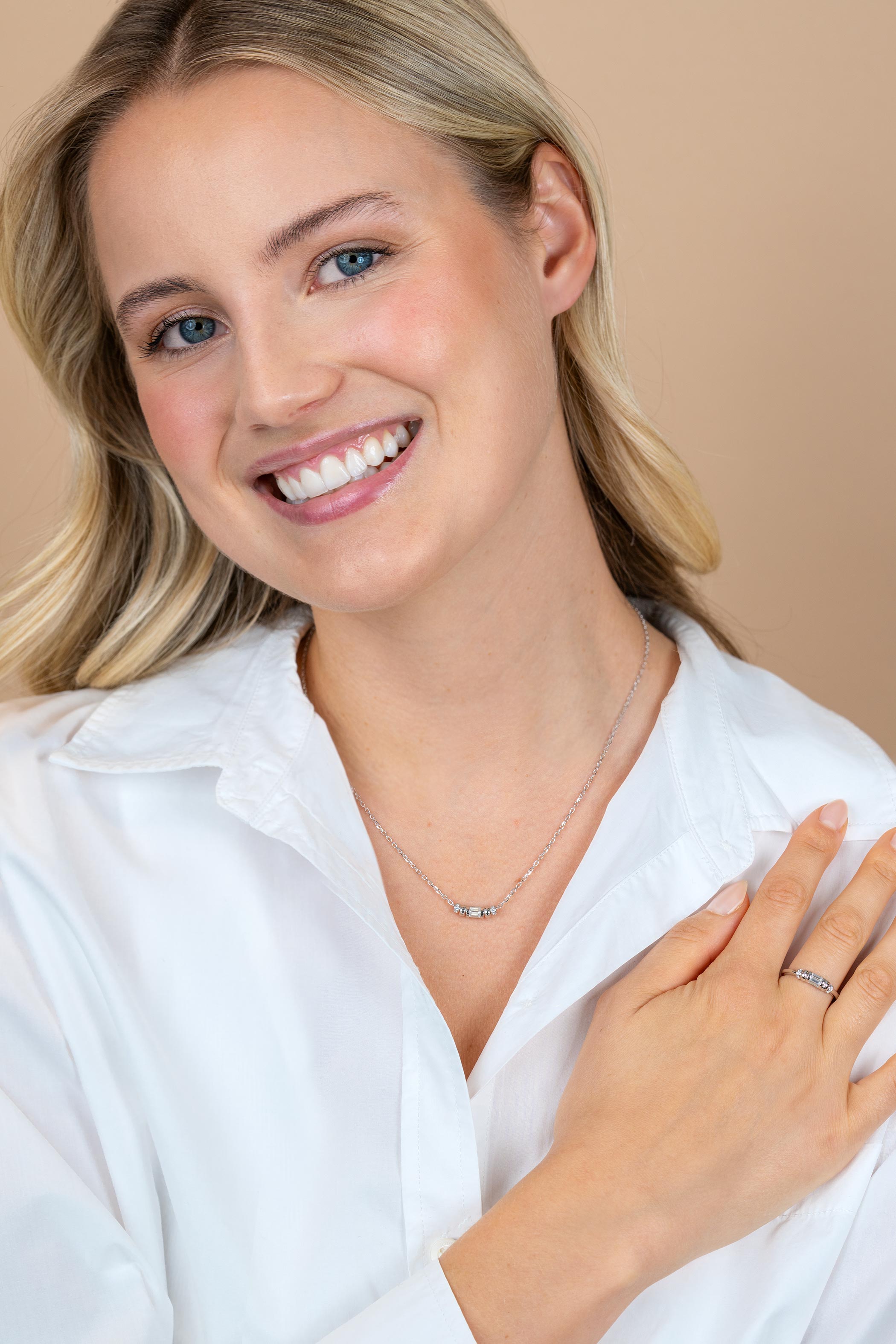 ZINZI zilveren ketting 45cm met cilindervormige hanger, bezet met diverse witte zirkonia’s ZIC2812