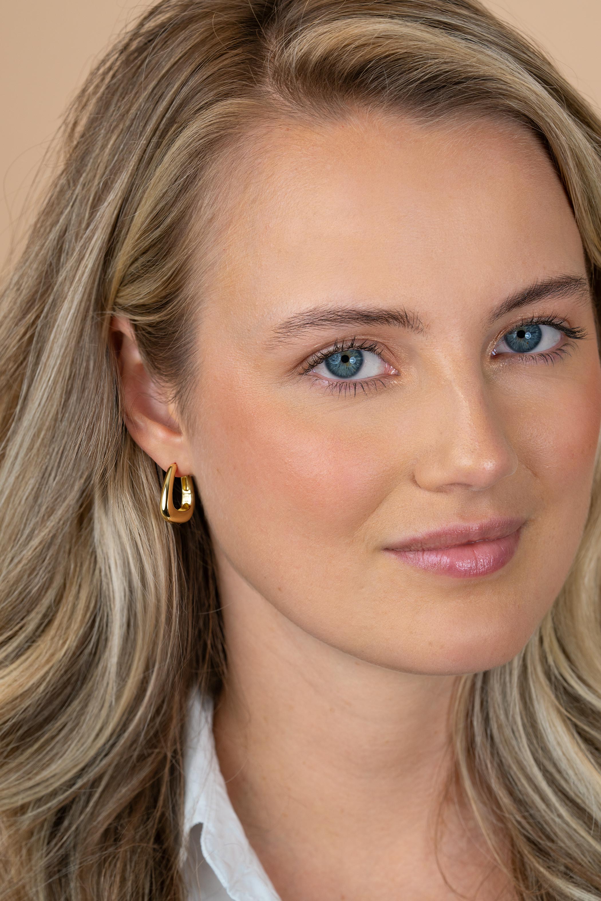 21mm ZINZI goldplated zilveren oorringen glad in een trendy tasvorm met luxe klapsluiting ZIO2805G