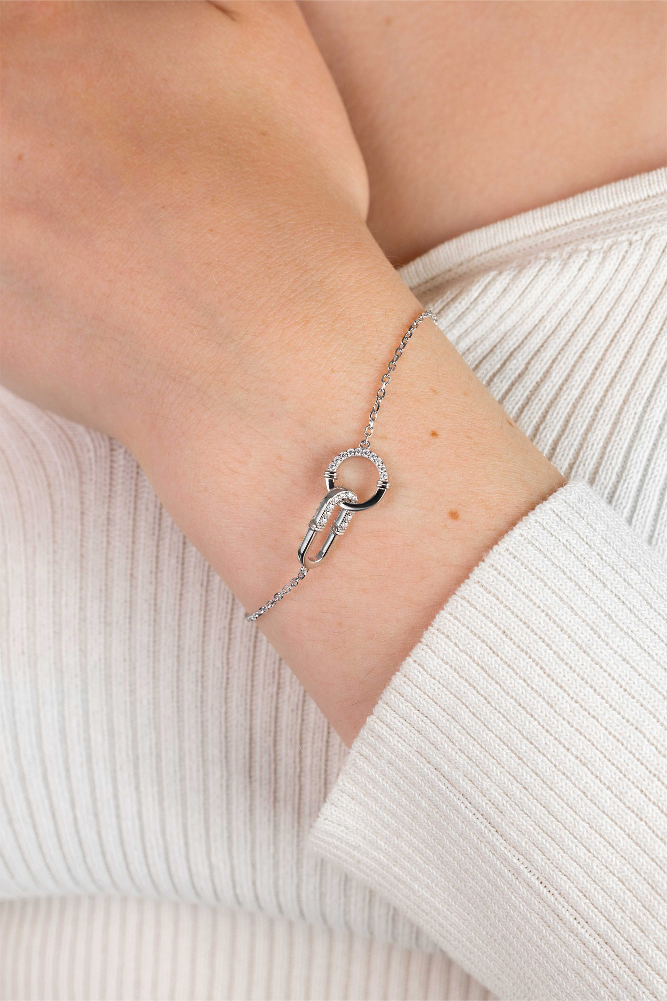 ZINZI zilveren armband met elkaar verbonden paperclip- en ronde schakel, bezet met witte zirconia's ZIA2810