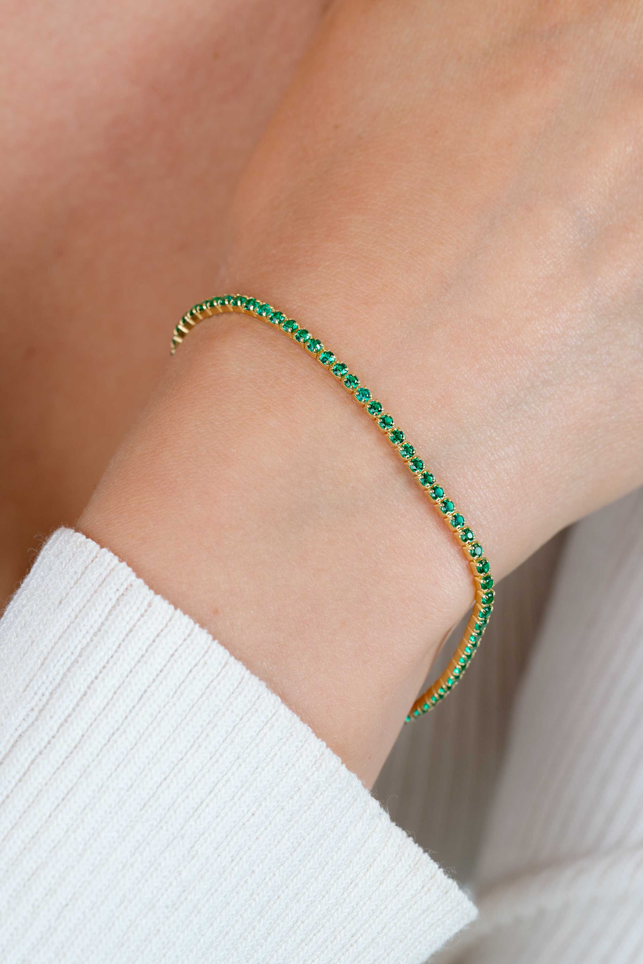 ZINZI gold plated zilveren tennis armband 2,1mm breed met rijzetting smaragdgroene zirkonia's ZIA2892G