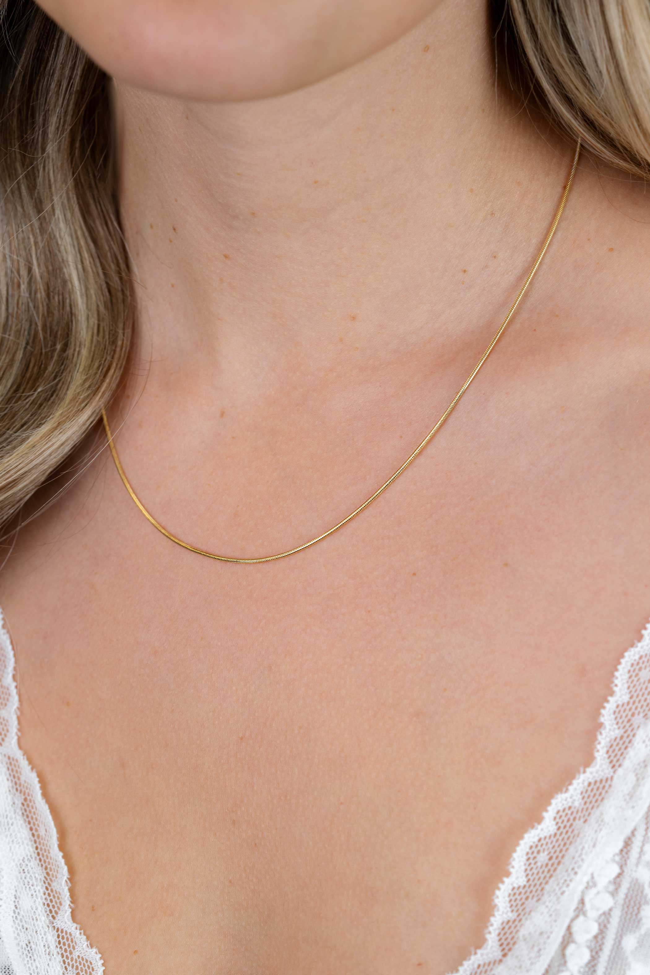 Zinzi zilveren slangen collier geel verguld 1mm breed 45cm ZISL45G