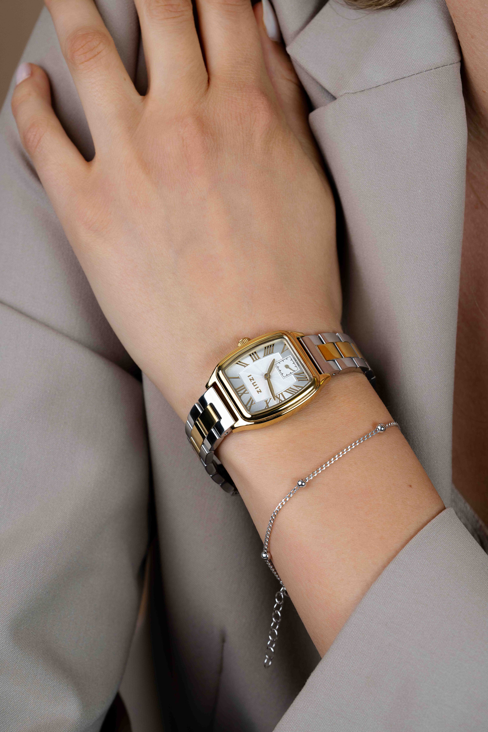 ZINZI Contour bicolor horloge zilveren sunray wijzerplaat en vintage kast stalen bicolor schakelband 26mm extra dun ZIW3033
