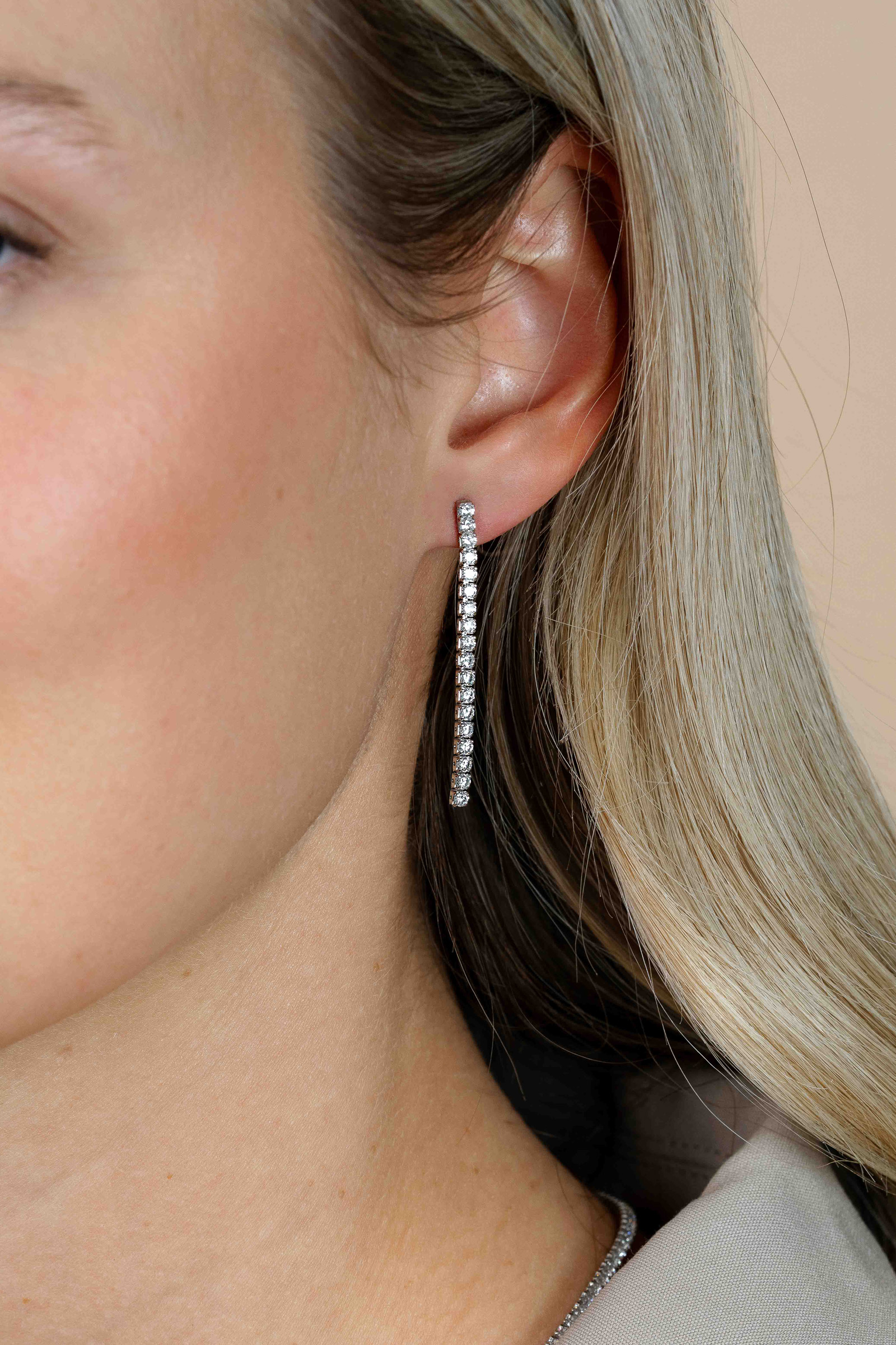 40mm ZINZI zilveren tennis oorstekers met rijzetting witte zirconia's ZIO2795