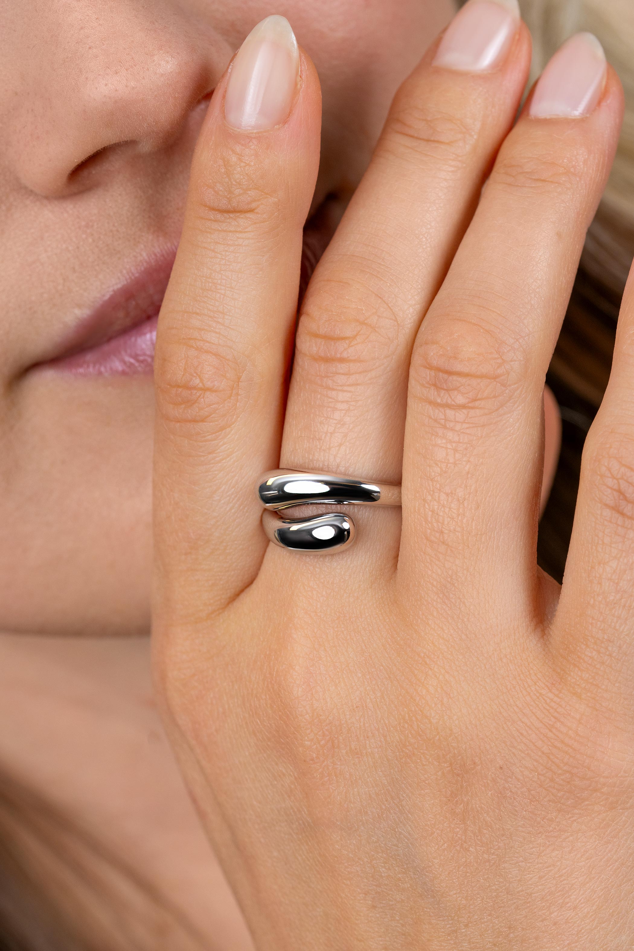 ZINZI zilveren gladde ring met twee druppelvormen 10mm breed ZIR2840