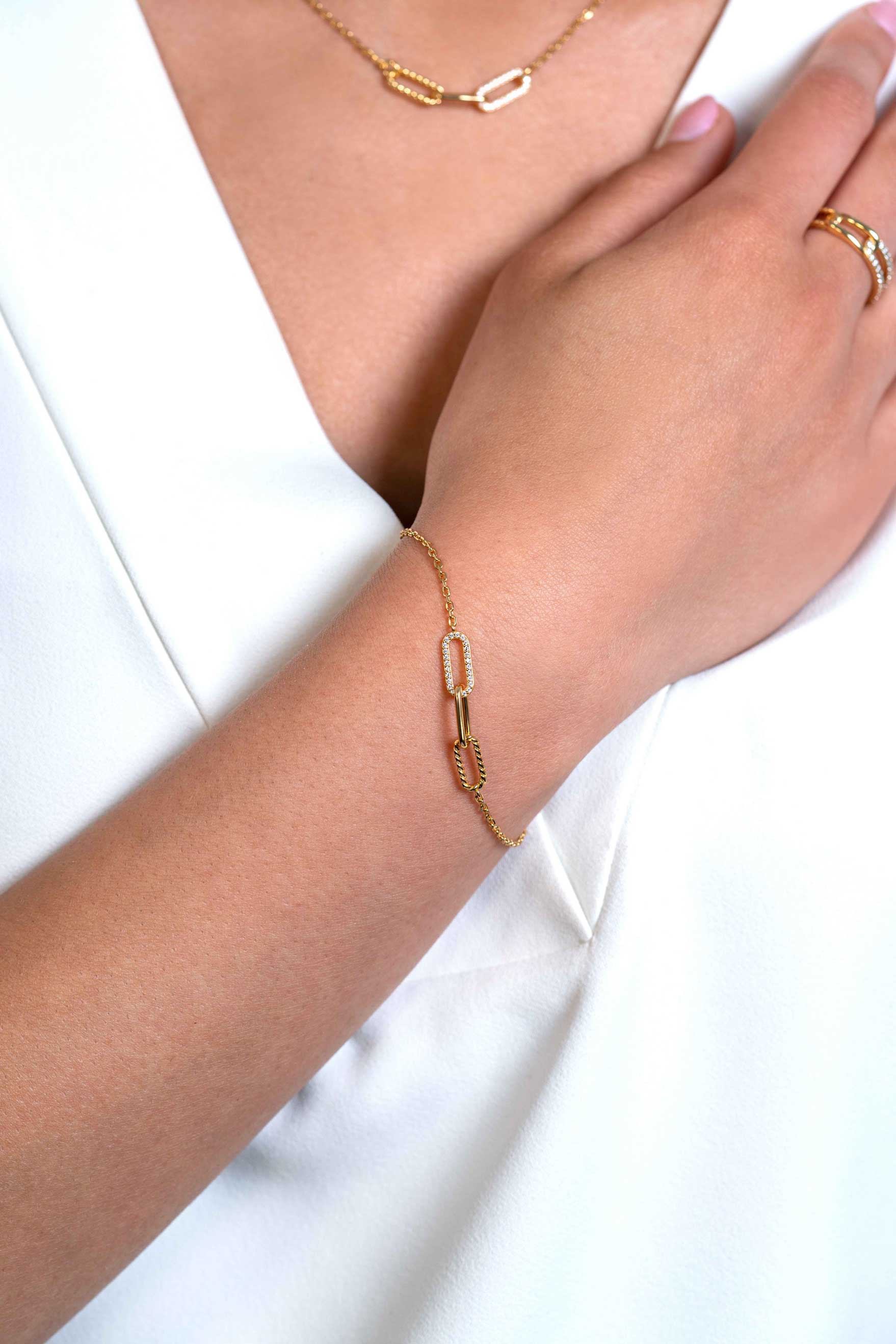 ZINZI gold plated zilveren schakel armband met drie paperclip schakels, glad bewerkt witte zirconia's ZIA2330Y