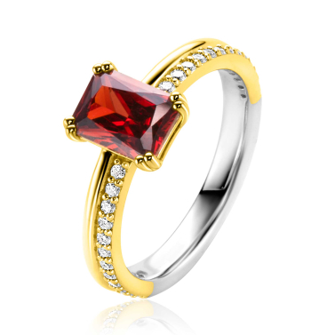 ZINZI gold plated zilveren luxe ring met rechthoekige rood granaat kleursteen in een vierpoots-zetting. De scheen heeft een multilook uitstraling ZIR2392RC