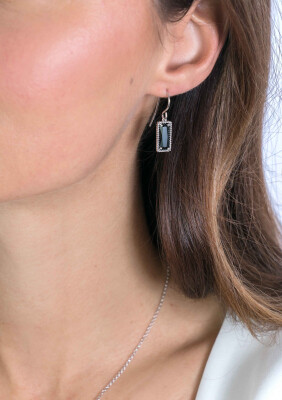 ZINZI zilveren oorhangers 28mm sierlijke rechthoek zwart ZIO2113