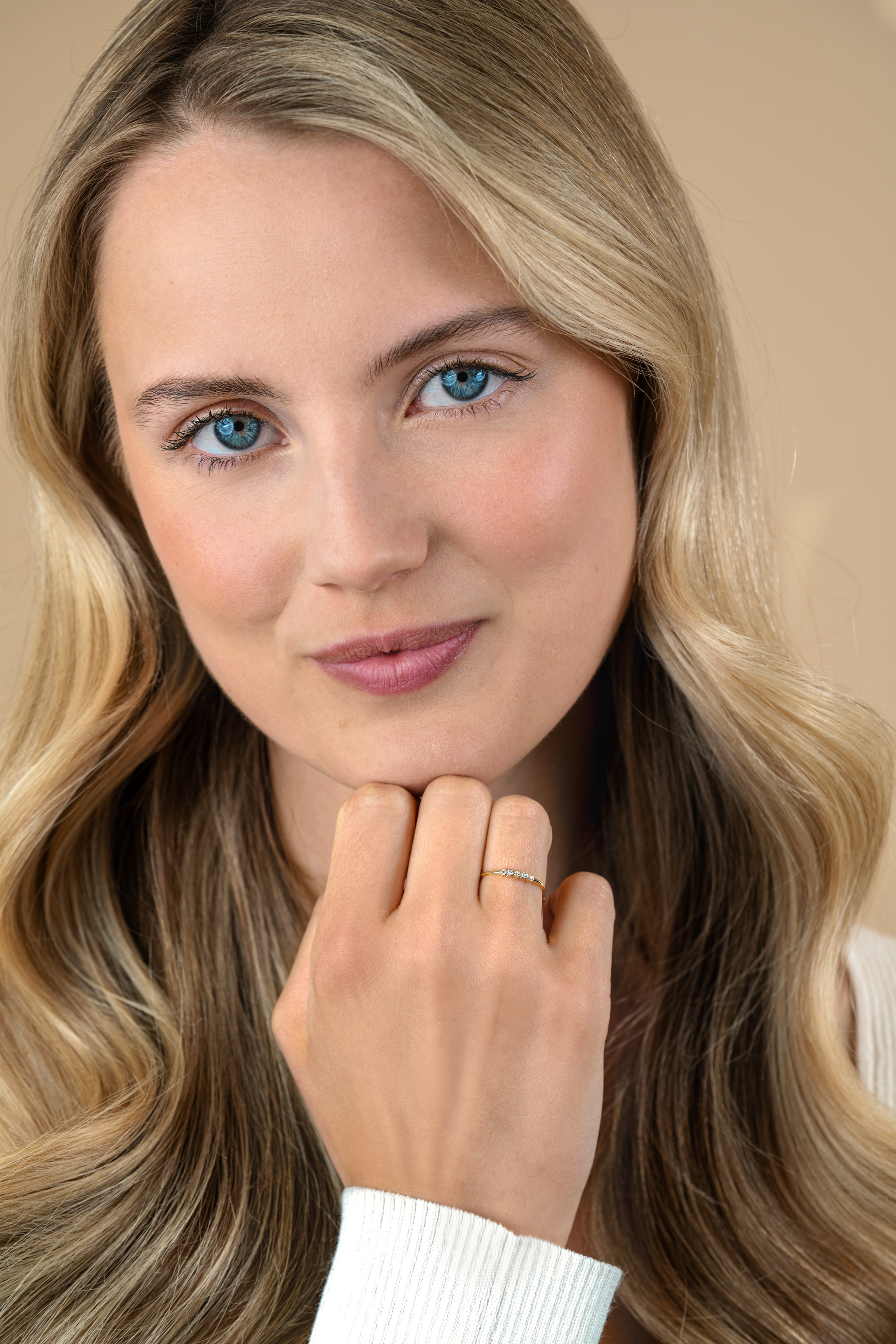 ZINZI Gold 14 krt gouden aanschuifring bezet met vijf ronde witte zirkonia's ZGR532