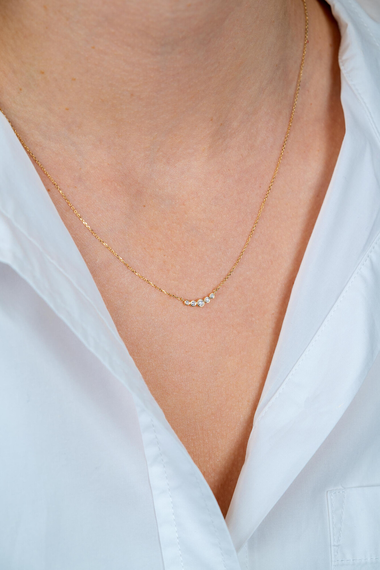 ZINZI Gold 14 karaat gouden ketting met vijf ronde witte zirconia's op een rij 45cm ZGC556
