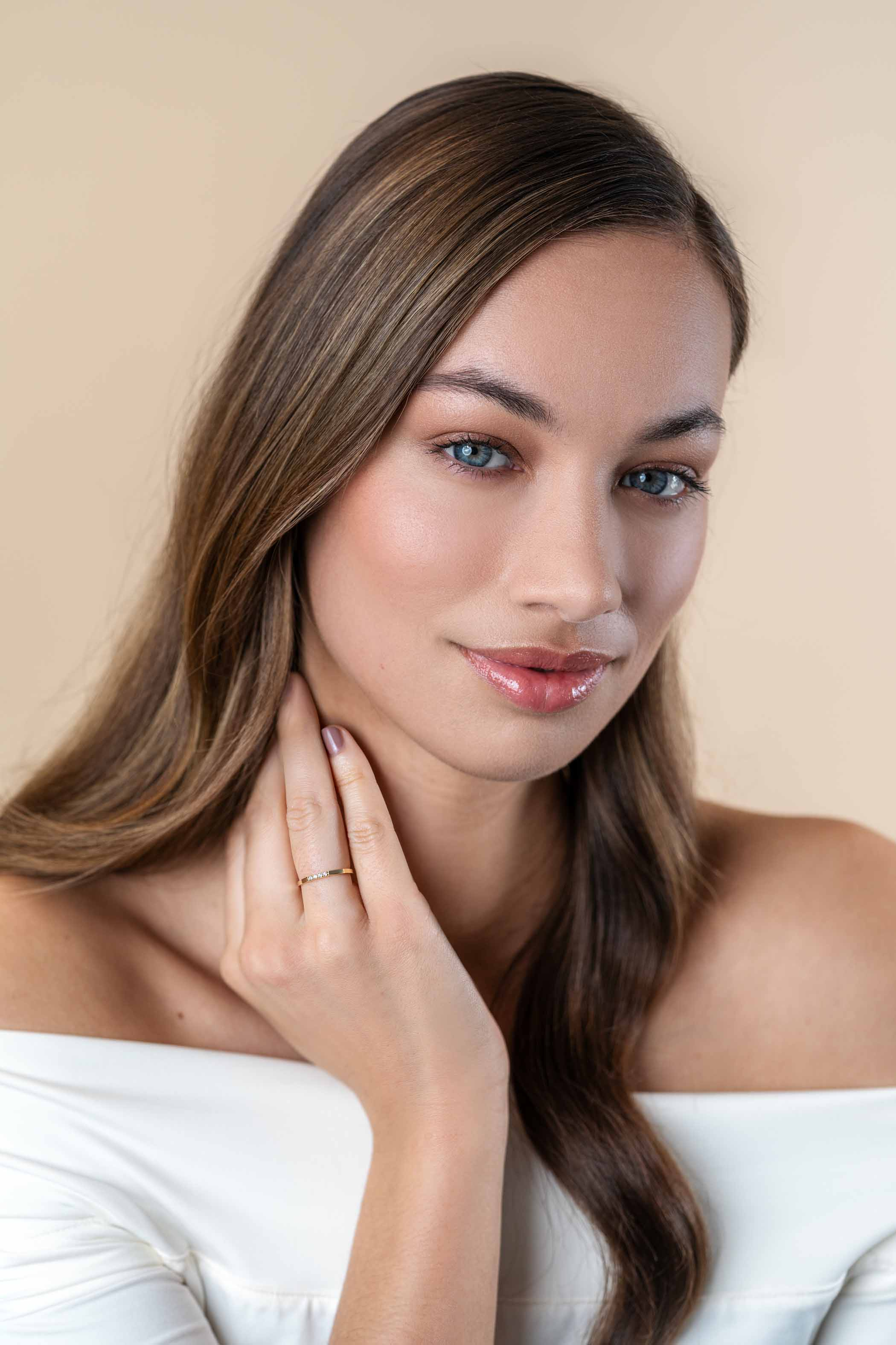 ZINZI Gold 14 krt gouden ring (1,7mm breed) bezet met vier witte zirconia's ZGR407C