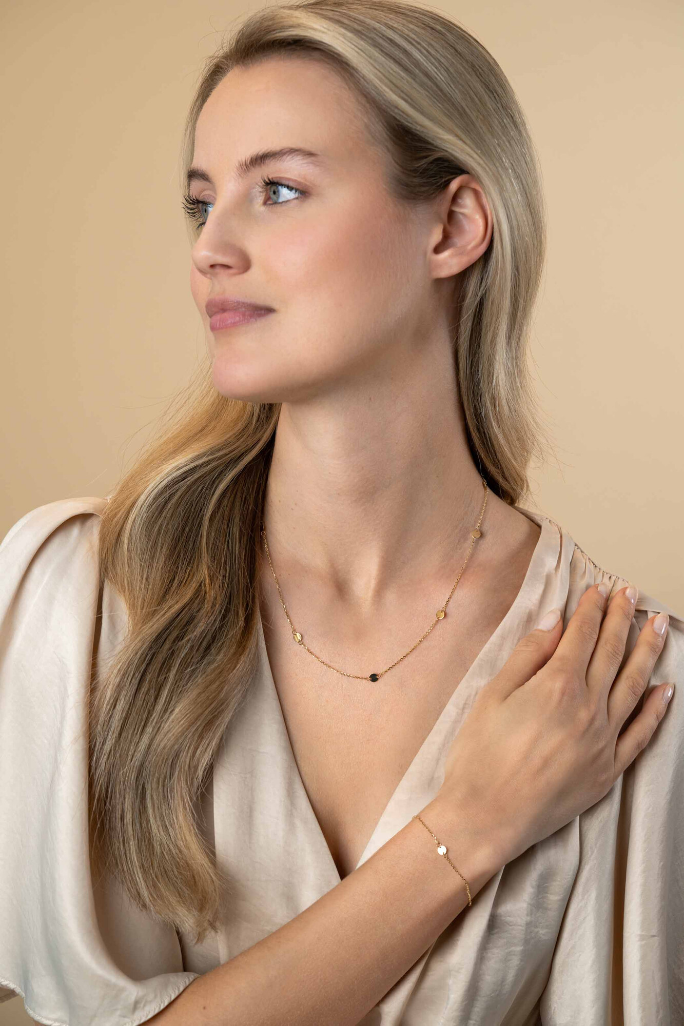 ZINZI Gold 14 krt gouden ketting met subtiele jasseron schakels en zeven ronde gladde plaatjes 5mm breed 42-45cm ZGC444
