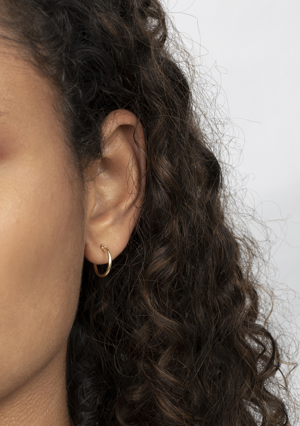 ZINZI Gold 14 karaat gouden oorringen ronde buis 13,5 x 1,5mm ZGO126

