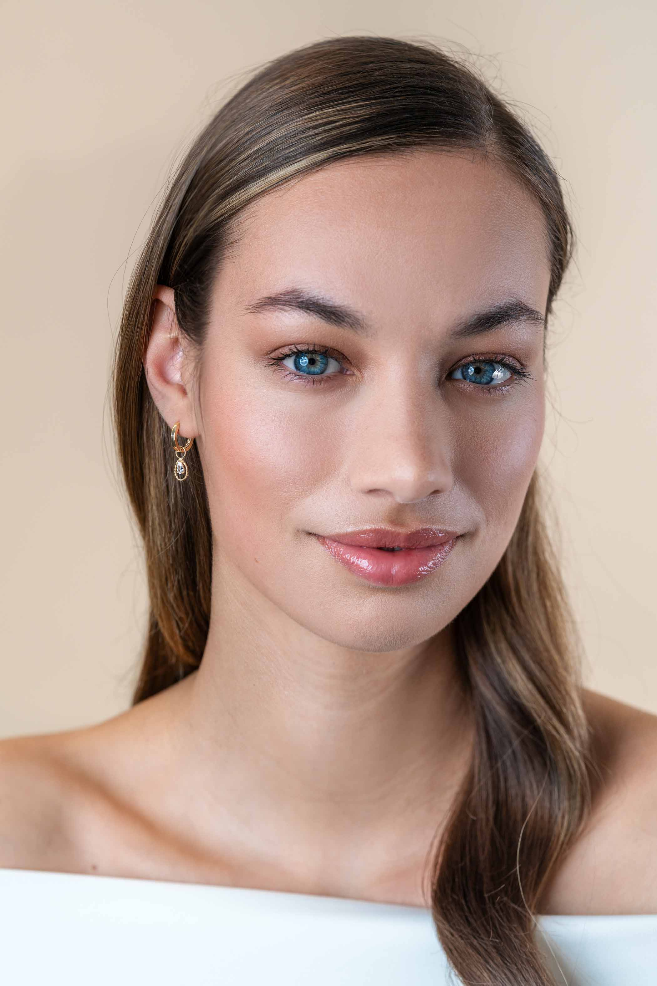 14mm ZINZI Gold 14 krt gouden oorbedels met open druppelvorm en peervormige witte zirconia ZGCH478 (zonder oorringen)
